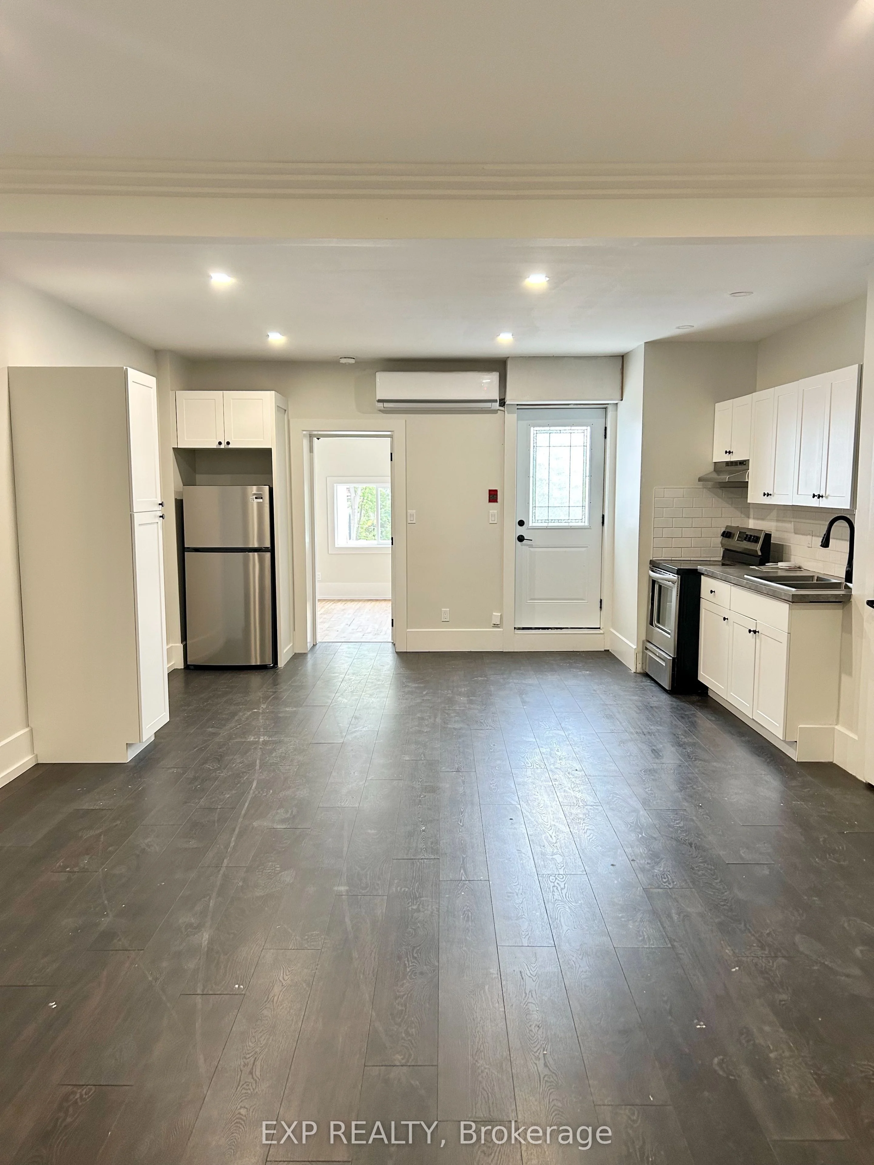 Att/Row/Townhouse in Belleville