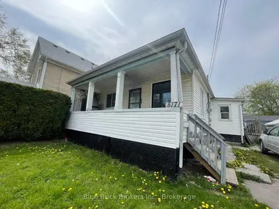 Detached in Niagara Falls