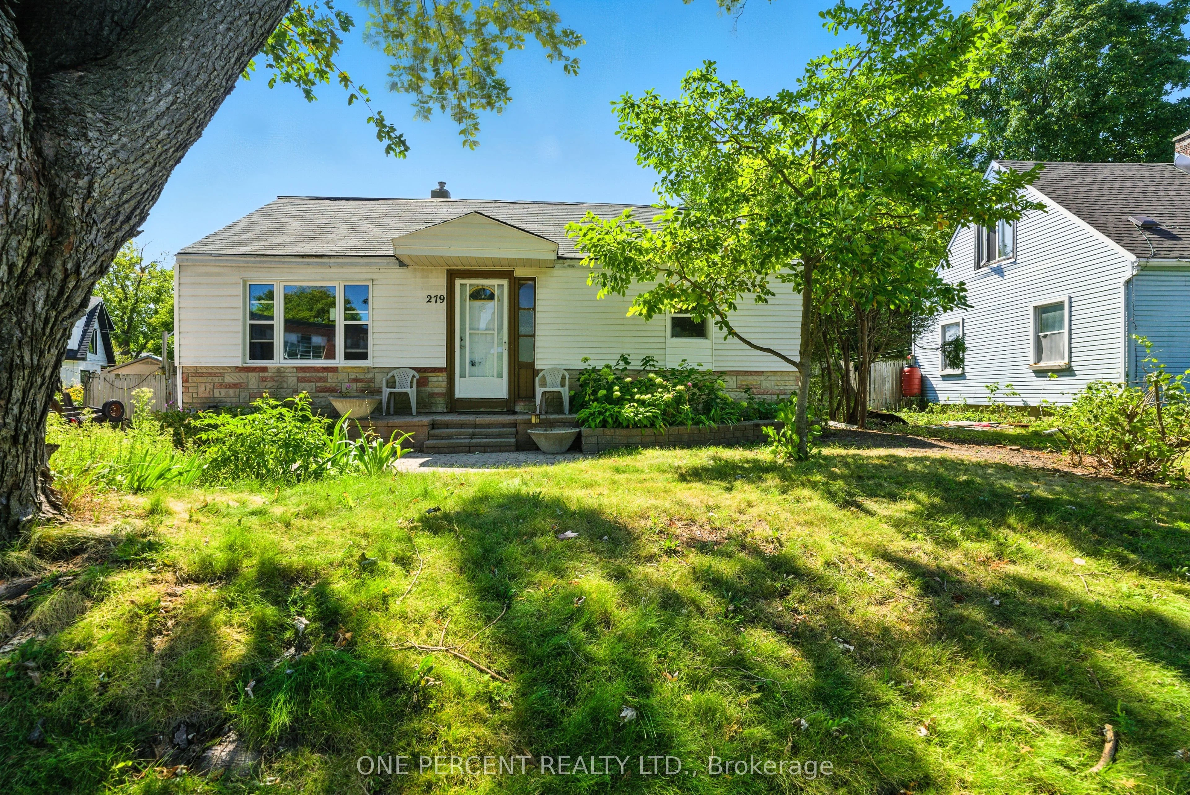 Detached in Carlington - Central Park