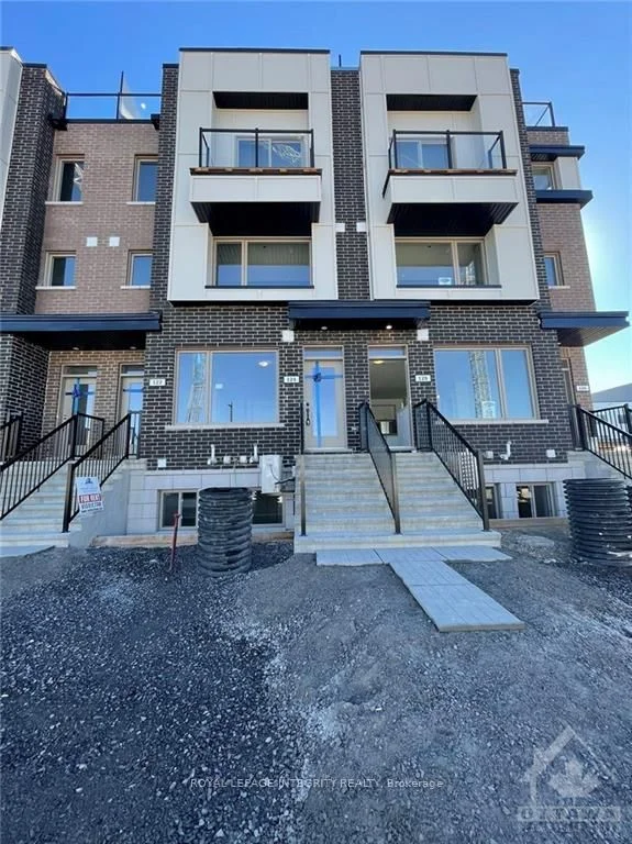 124 MICHAEL STOQUA Street, Manor Park - Cardinal Glen and Area, ON K1K 5A8