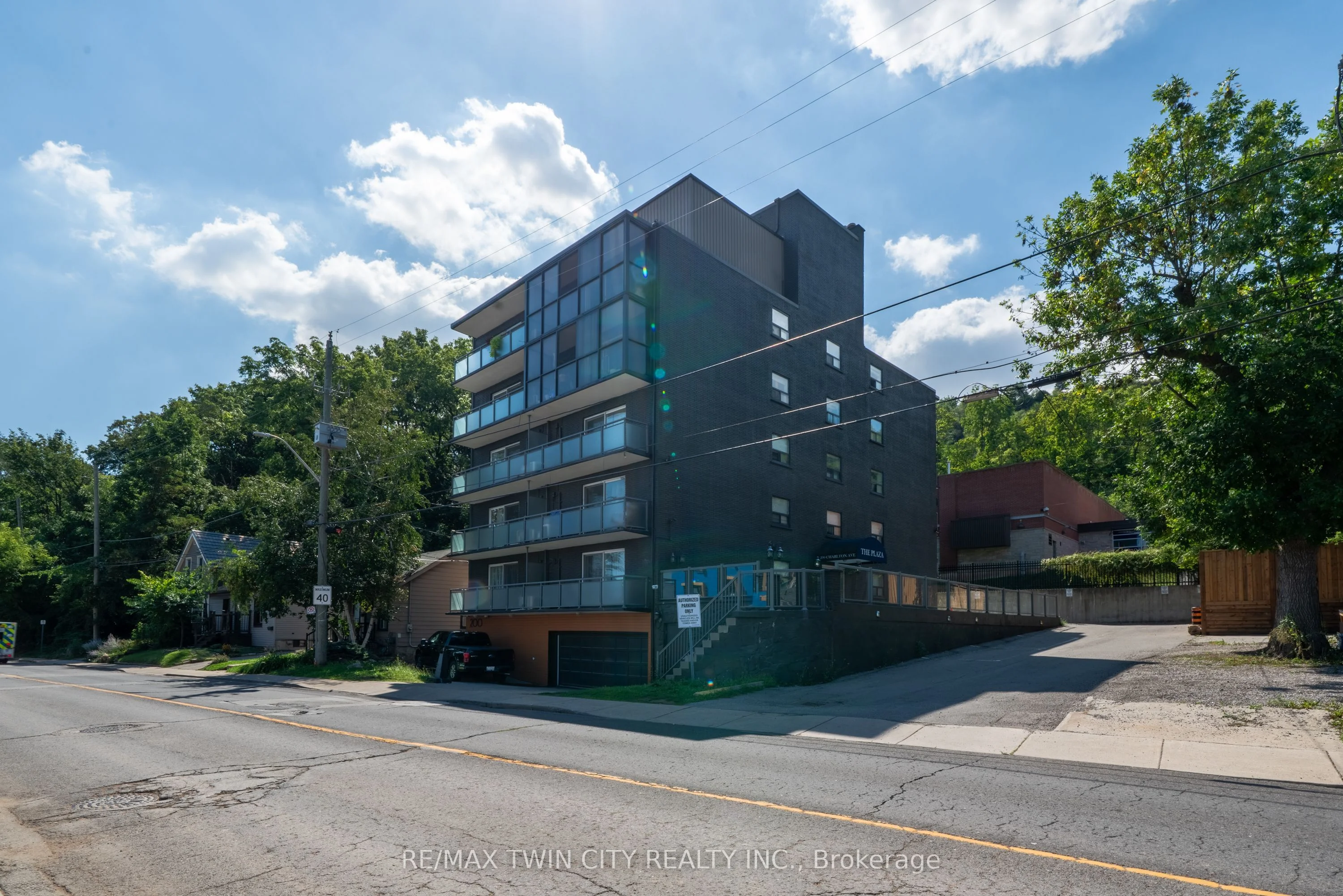 200 Charlton Avenue E PENTHOUSE, Hamilton, ON L8N 1Z1