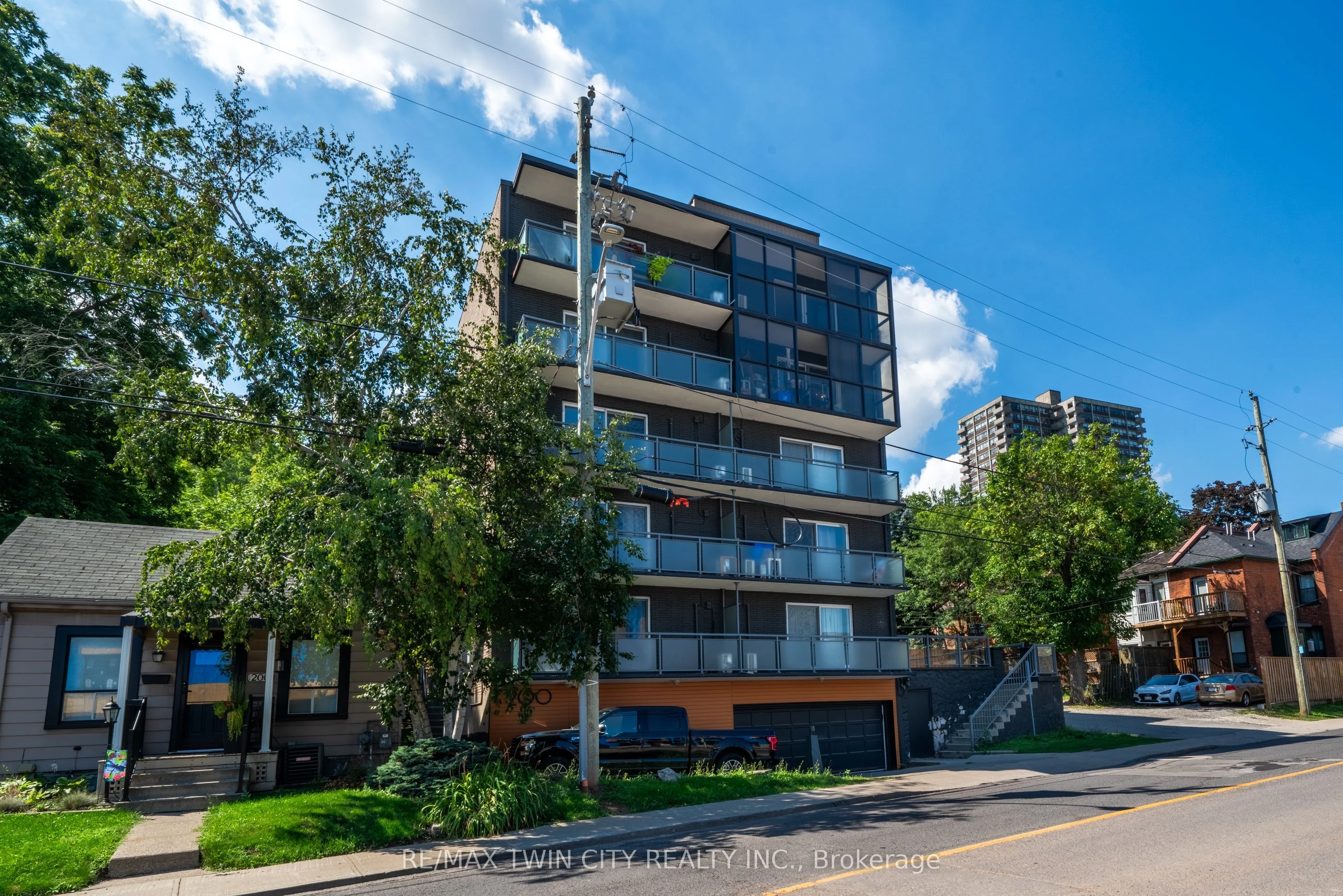 200 Charlton Avenue E 102, Hamilton, ON L8N 1Z1