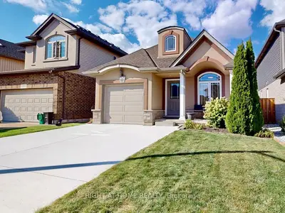 Detached in Niagara Falls