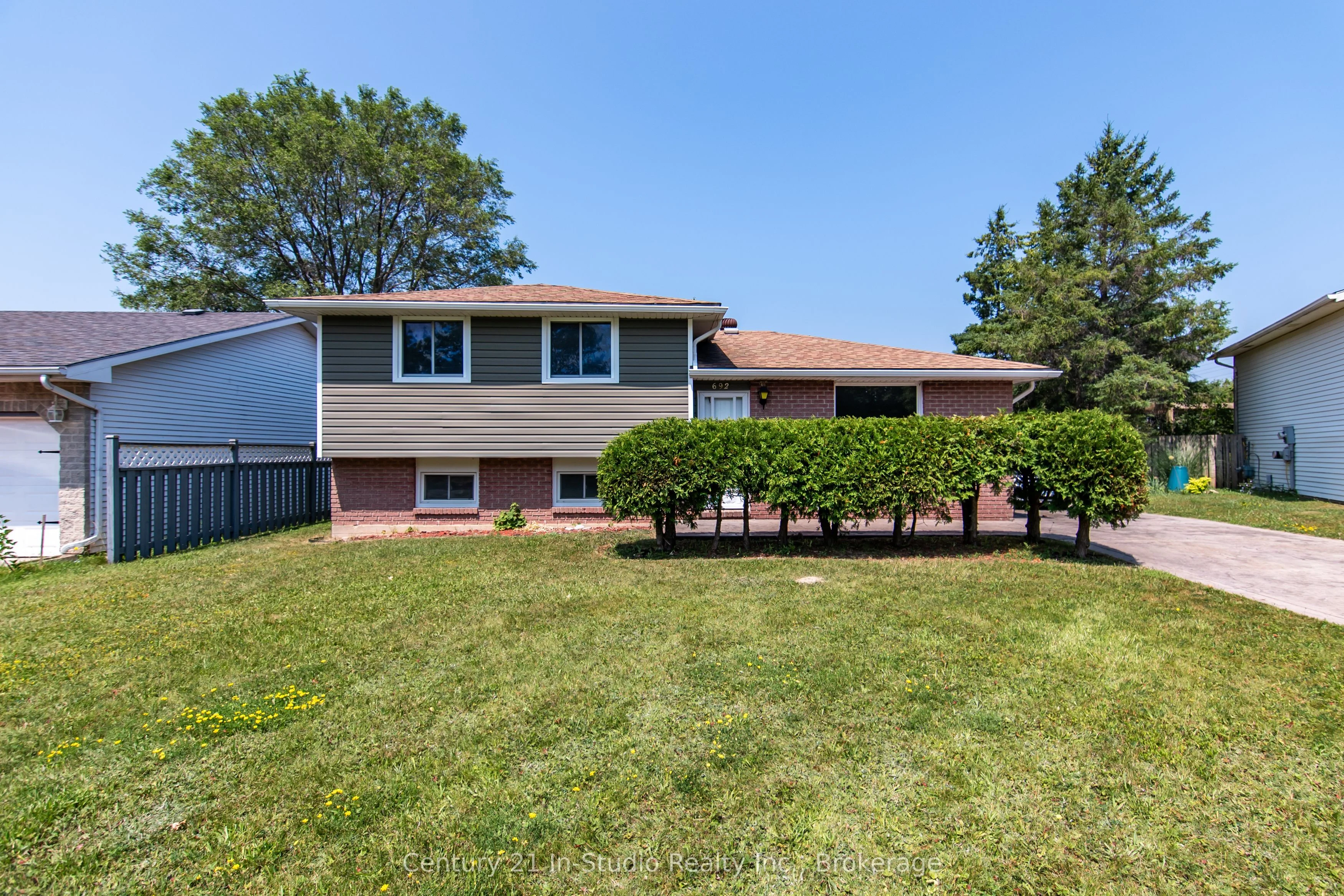 692 Johnston Crescent, Kincardine, ON N2Z 1S4