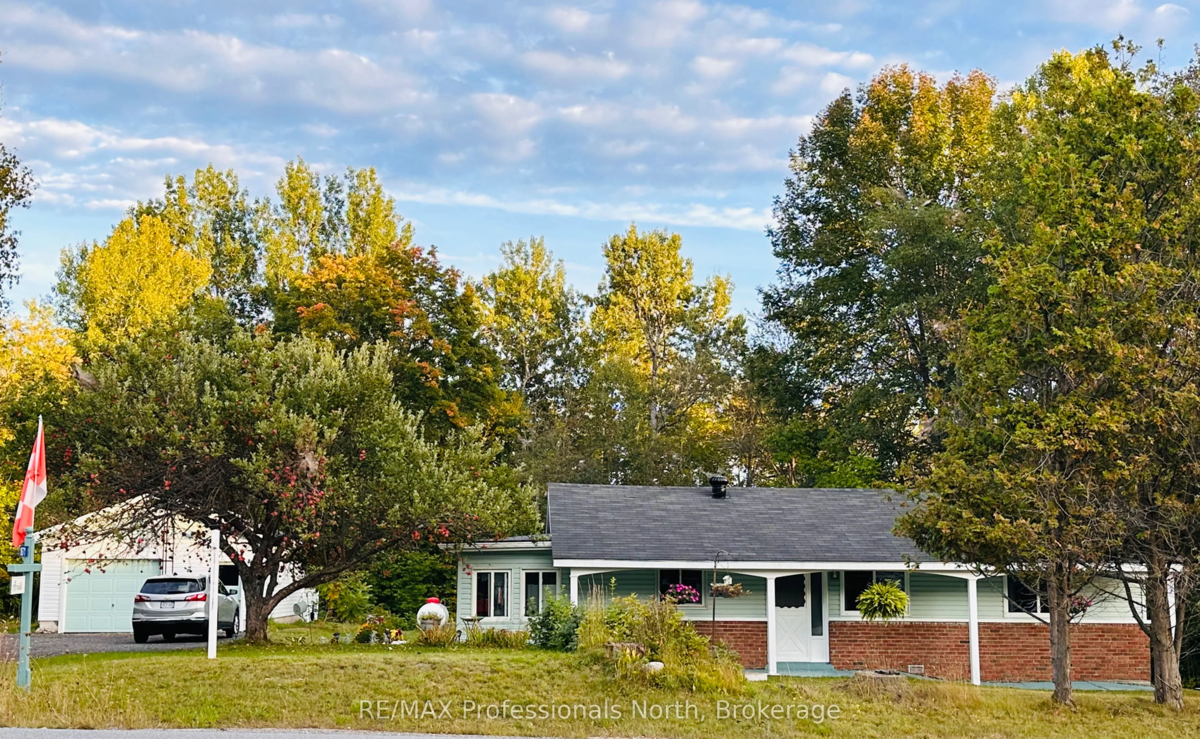 1671 Hwy 60 Highway, Huntsville, ON P1H 1A2