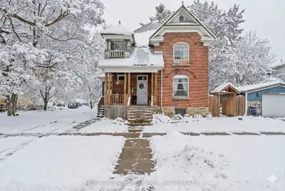 Detached in Front of Leeds & Seeleys Bay