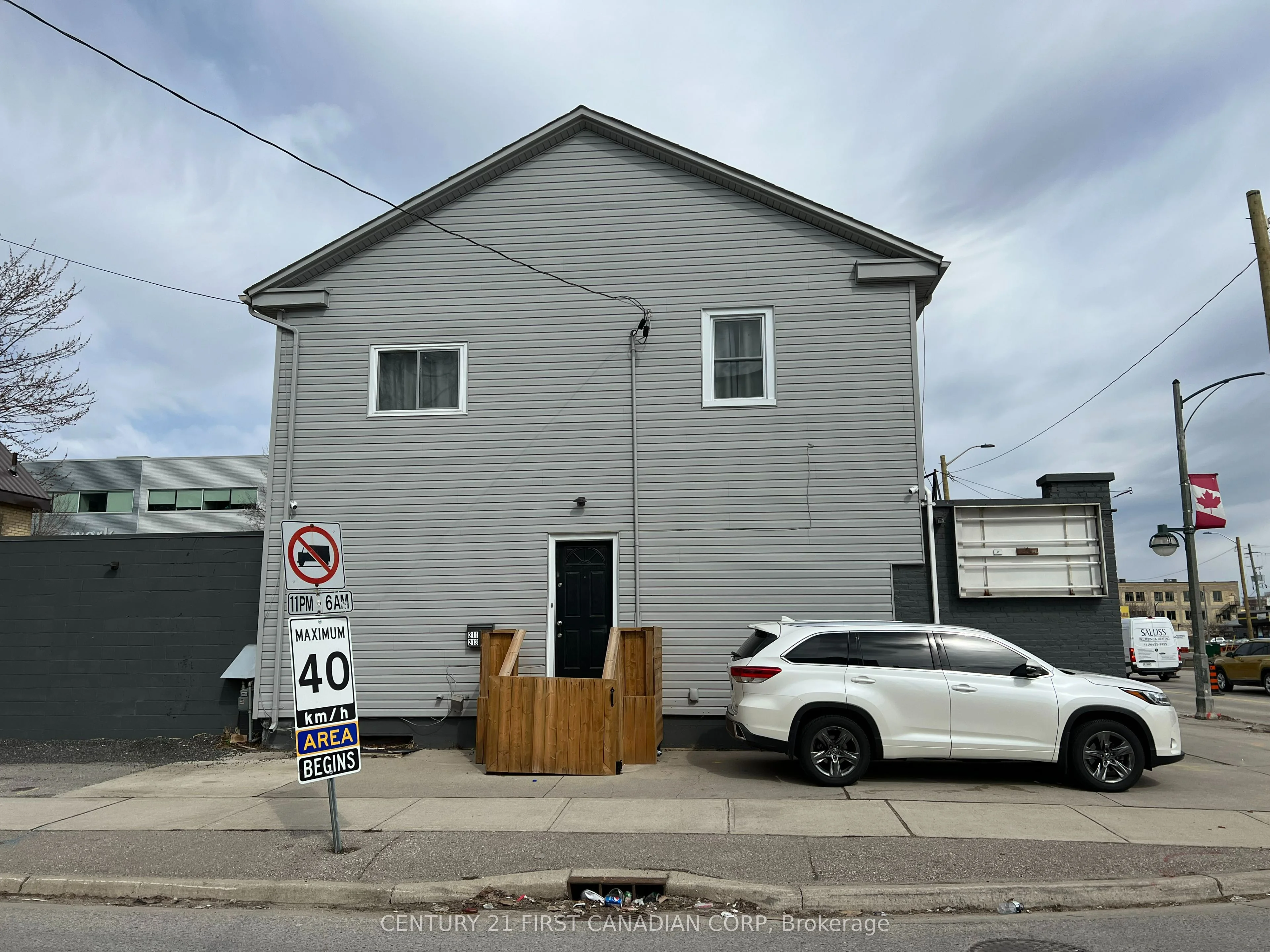 213 Wellington Street, London East, ON N6B 2L2