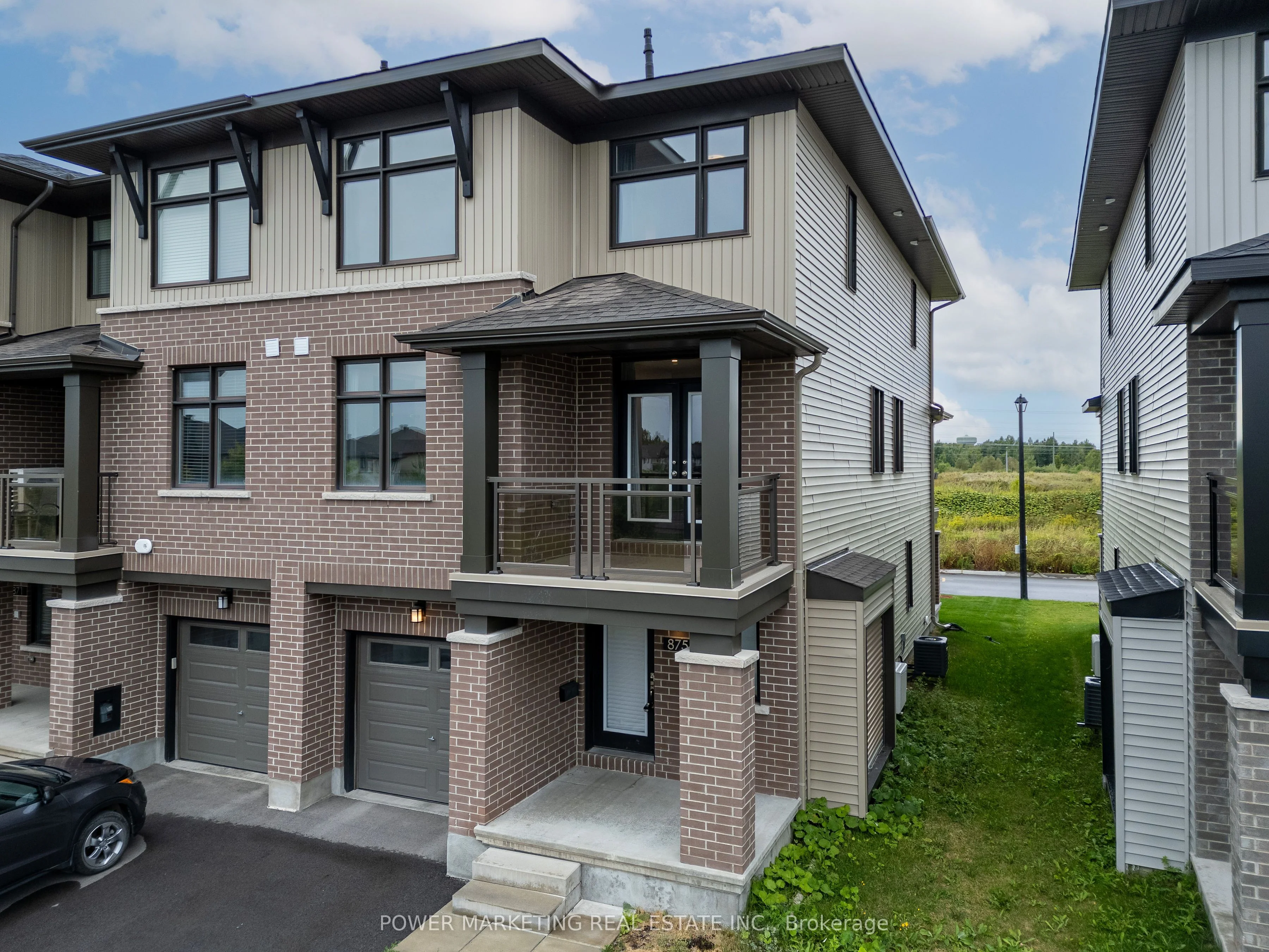 Att/Row/Townhouse in Orleans - Convent Glen and Area