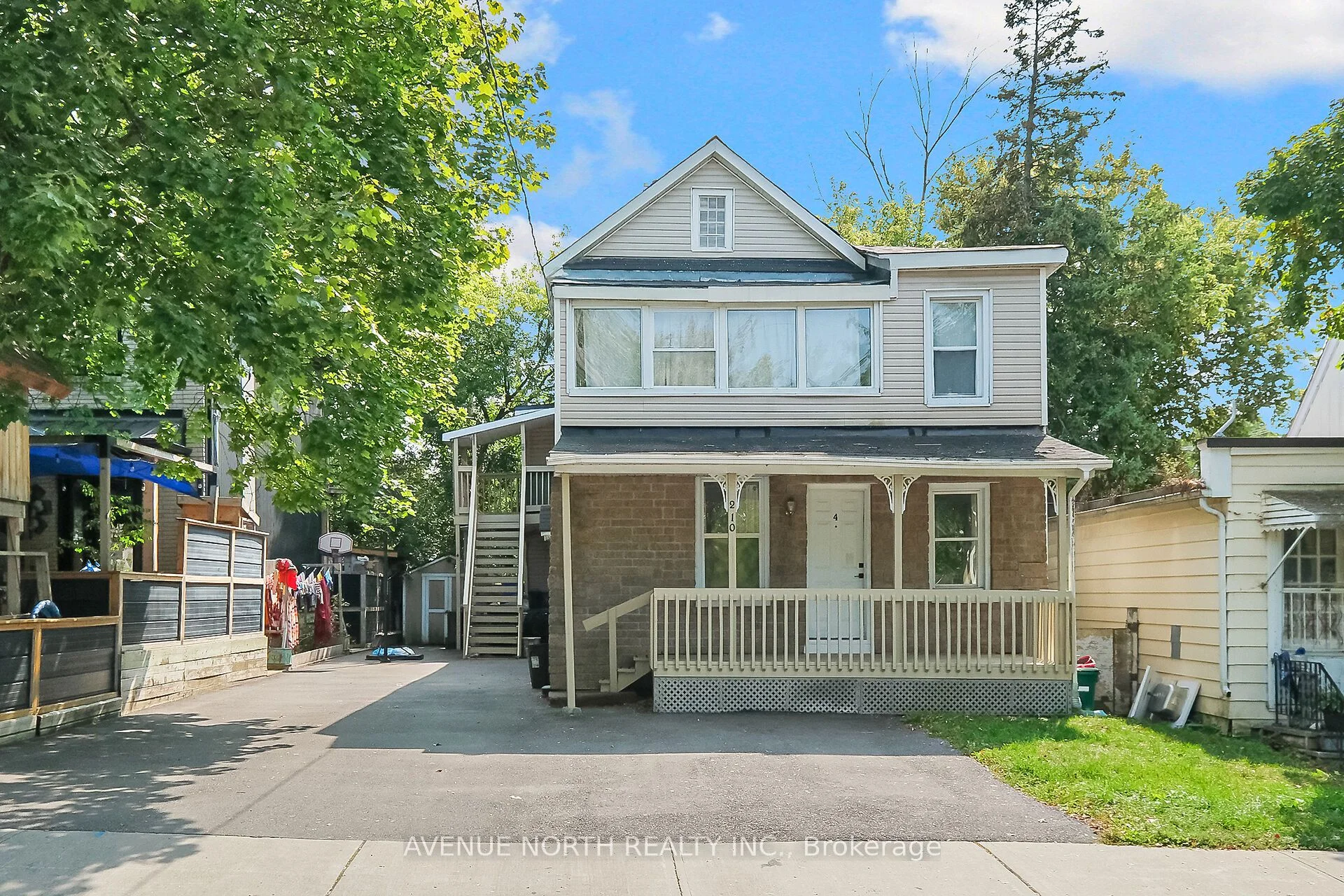 210 Dagmar Avenue, Vanier and Kingsview Park, ON K1L 5S9