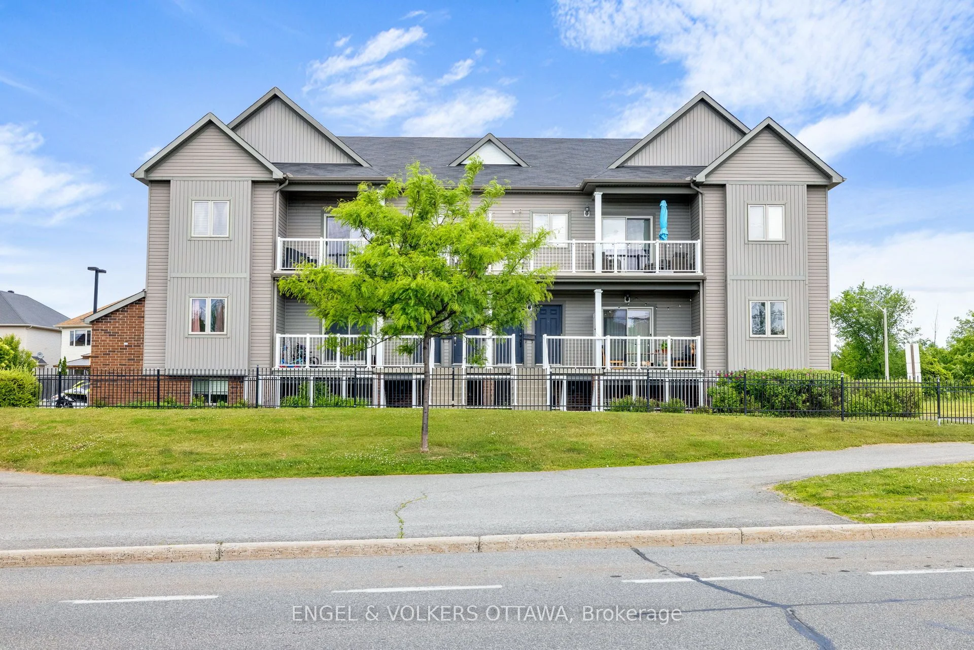 44 Sternes Private 4, Orleans - Cumberland and Area, ON K4A 0X8