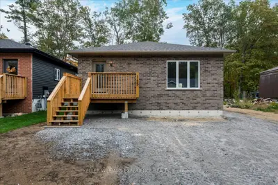 Detached in Gravenhurst
