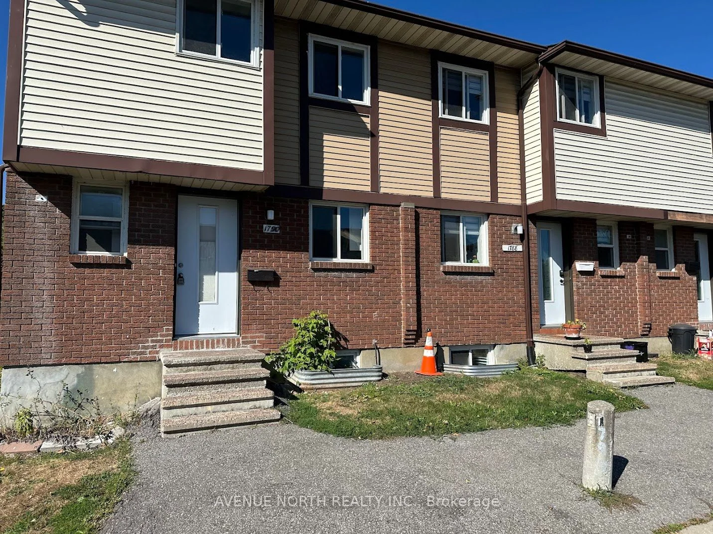 1790 Dondale St, Street, Cyrville - Carson Grove - Pineview, ON K1B 5H8