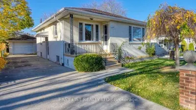 Detached in Windsor