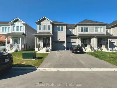 Att/Row/Townhouse in Shelburne