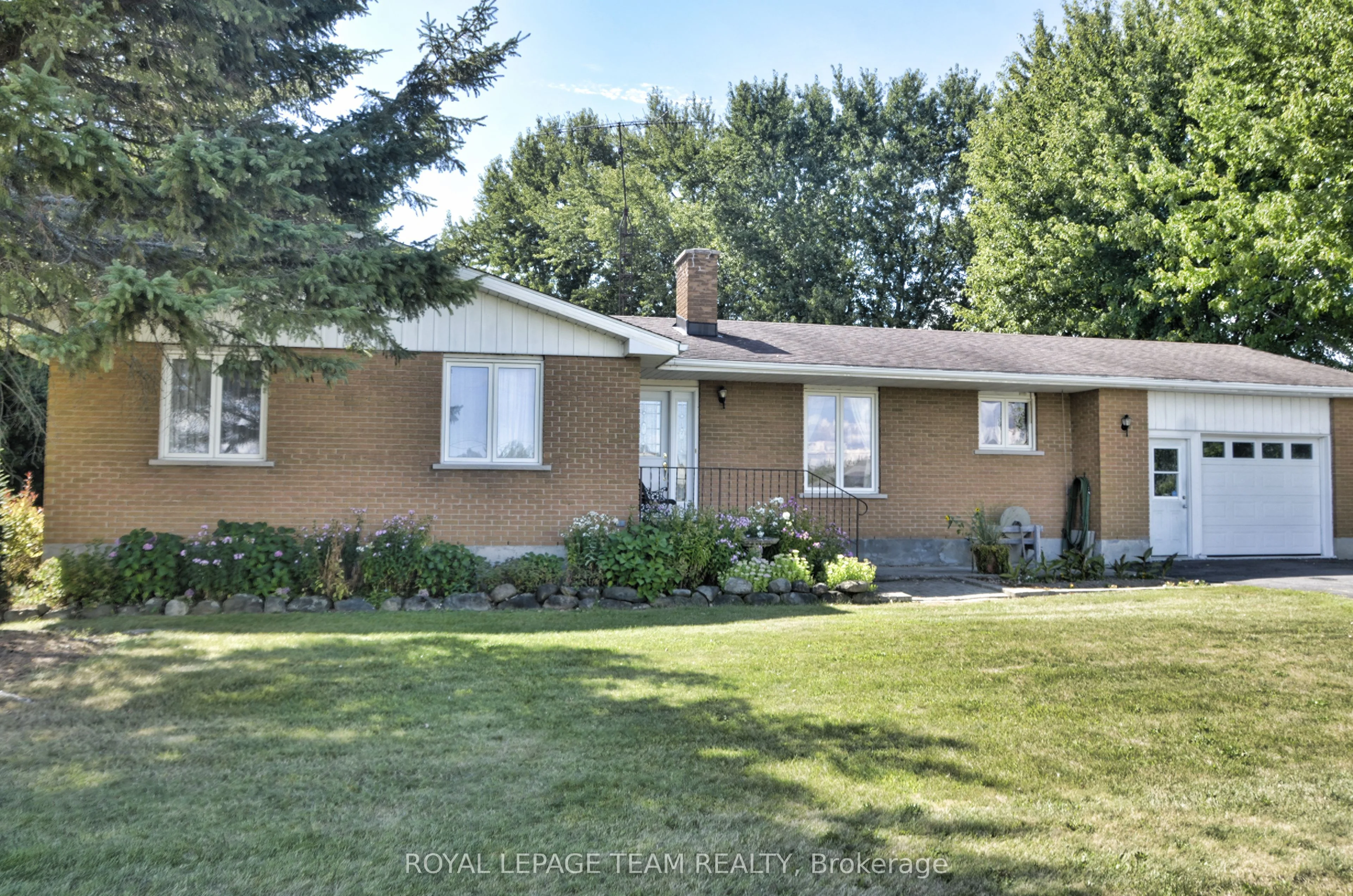 Detached in South Dundas