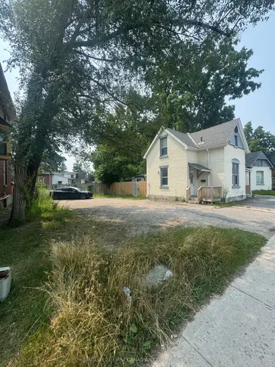 Triplex in London North