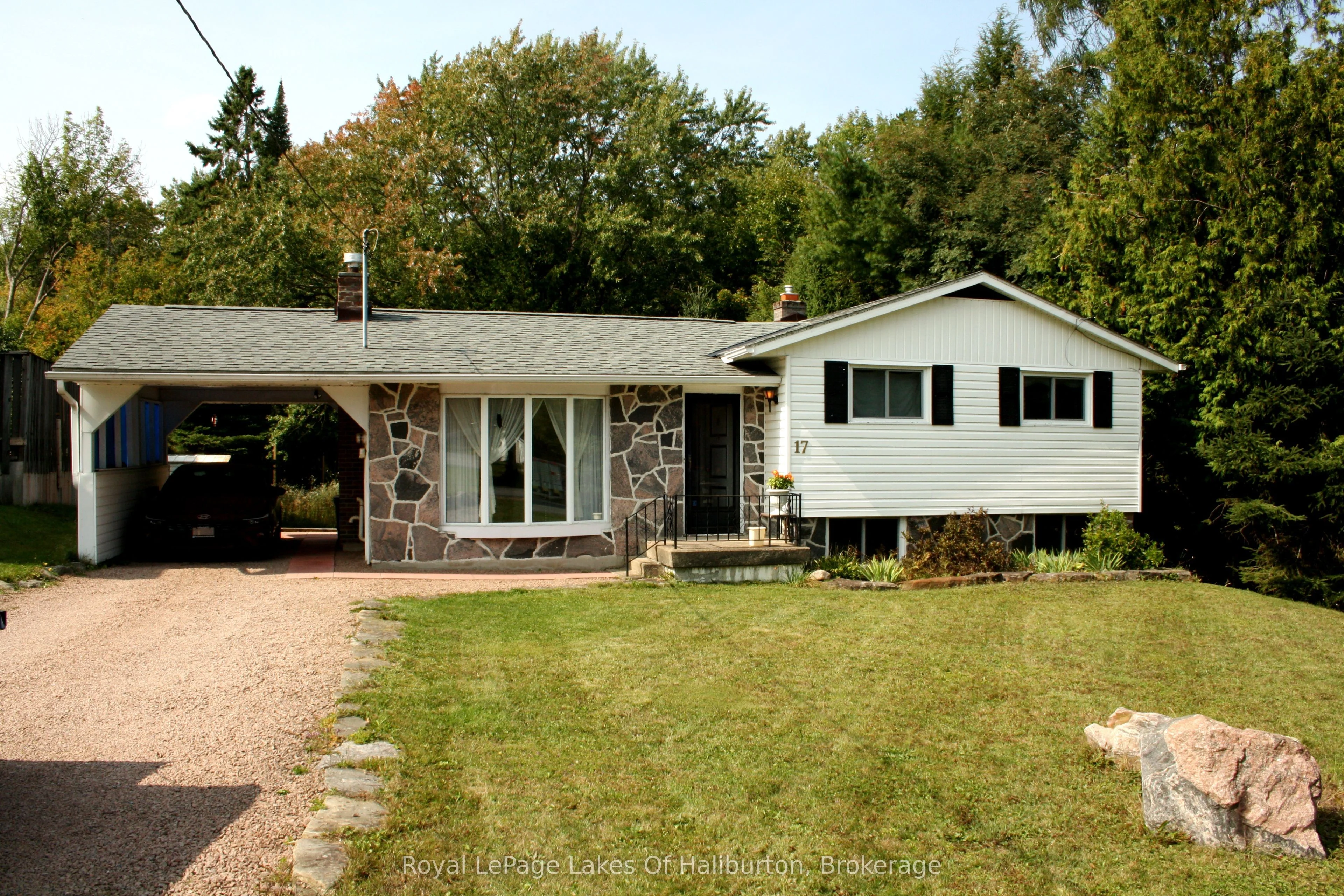 17 Anthony Court, Huntsville, ON P1H 1T2
