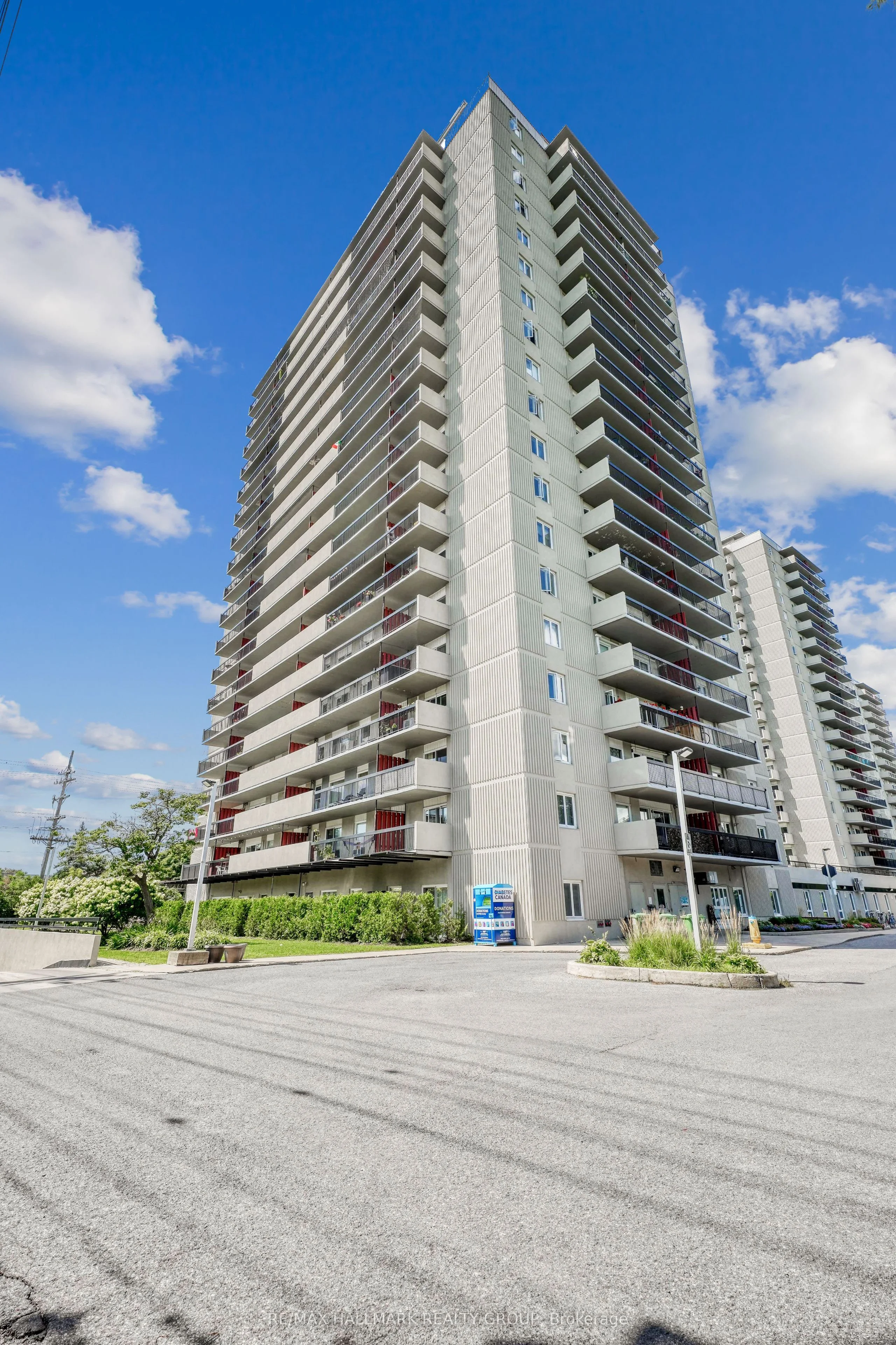 158C Mcarthur Avenue 1705, Vanier and Kingsview Park, ON K1L 8E7
