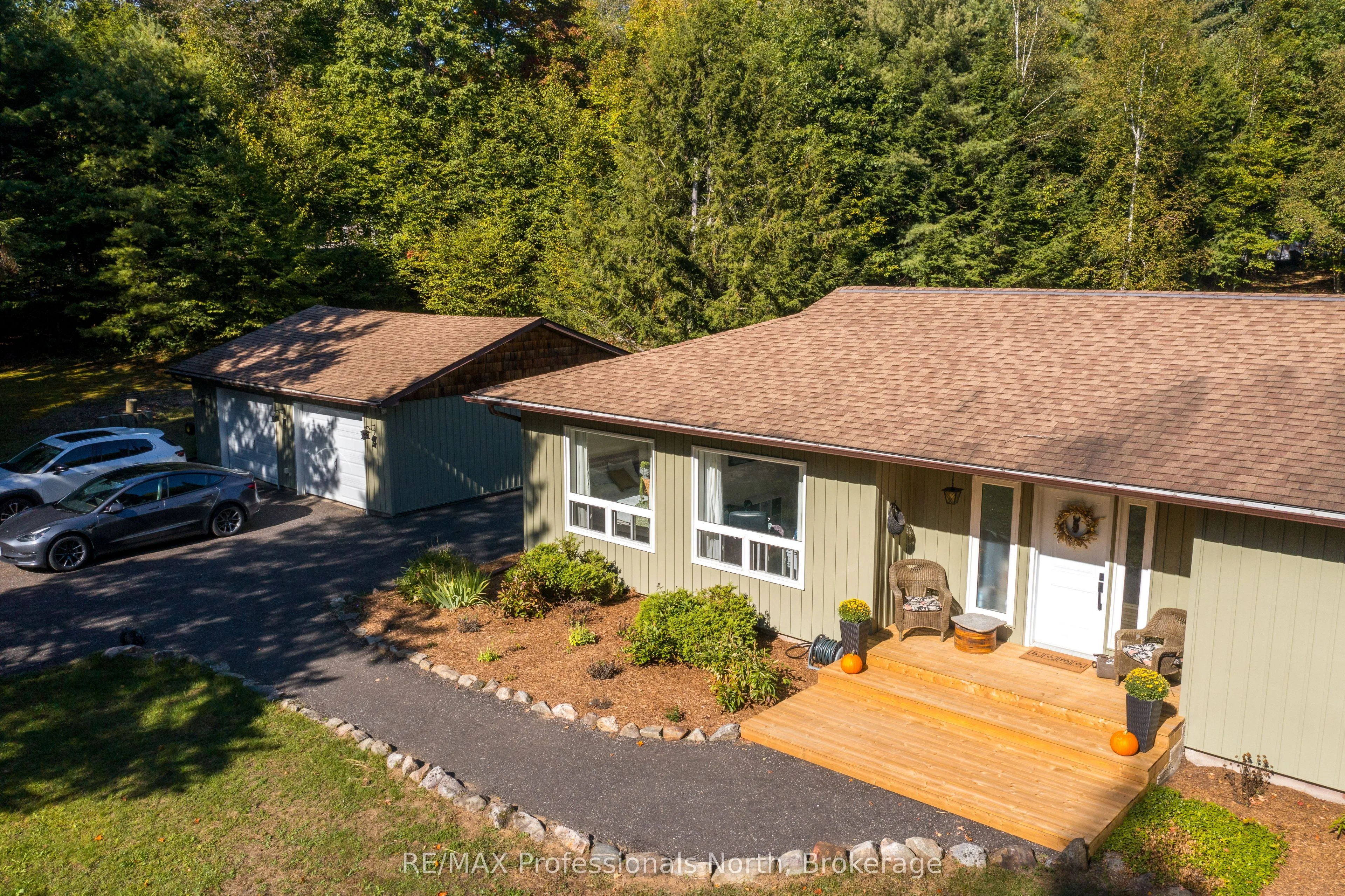 106 Ladell Heights Crescent, Huntsville, ON P0B 1L0