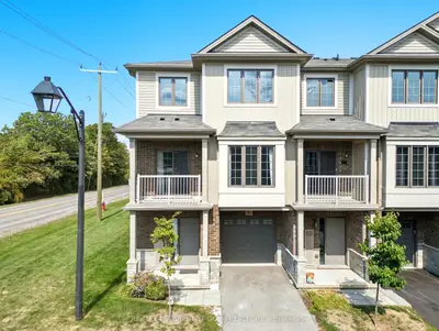 Condo Townhouse in Hamilton