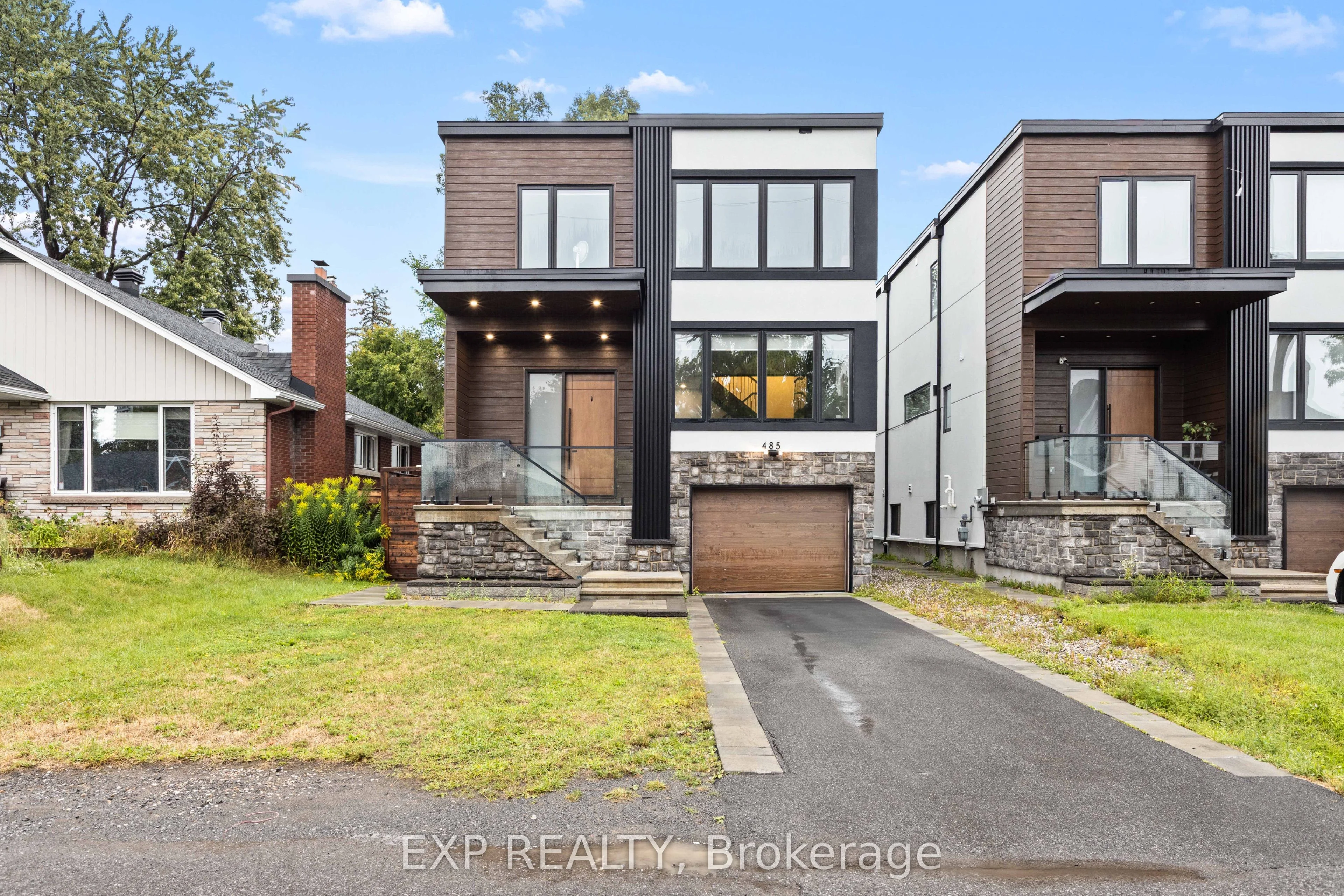 485 Hartleigh Avenue, Woodroffe, ON K2B 5J5