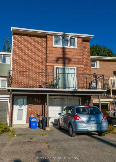 Att/Row/Townhouse in North Bay