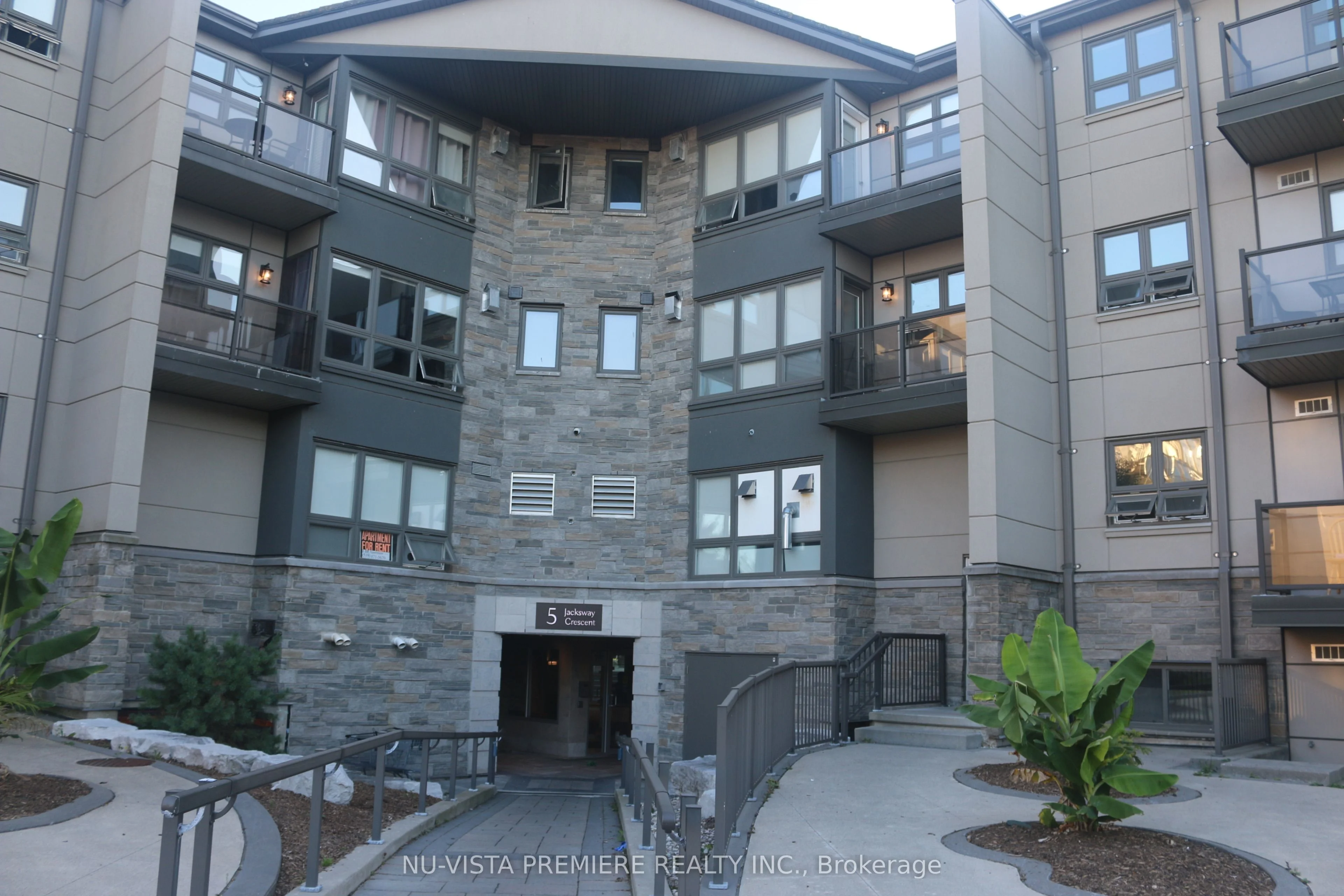 5 Jacksway Crescent 411, London North, ON N5X 3T6