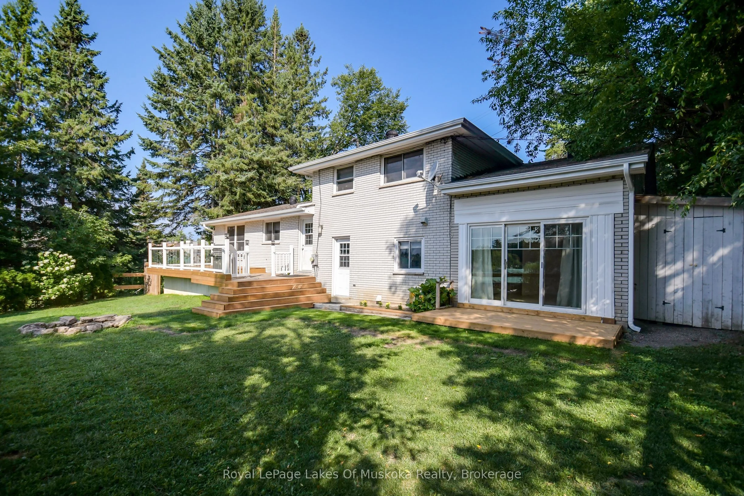 30 Taylor Road, Bracebridge, ON P1L 1J6