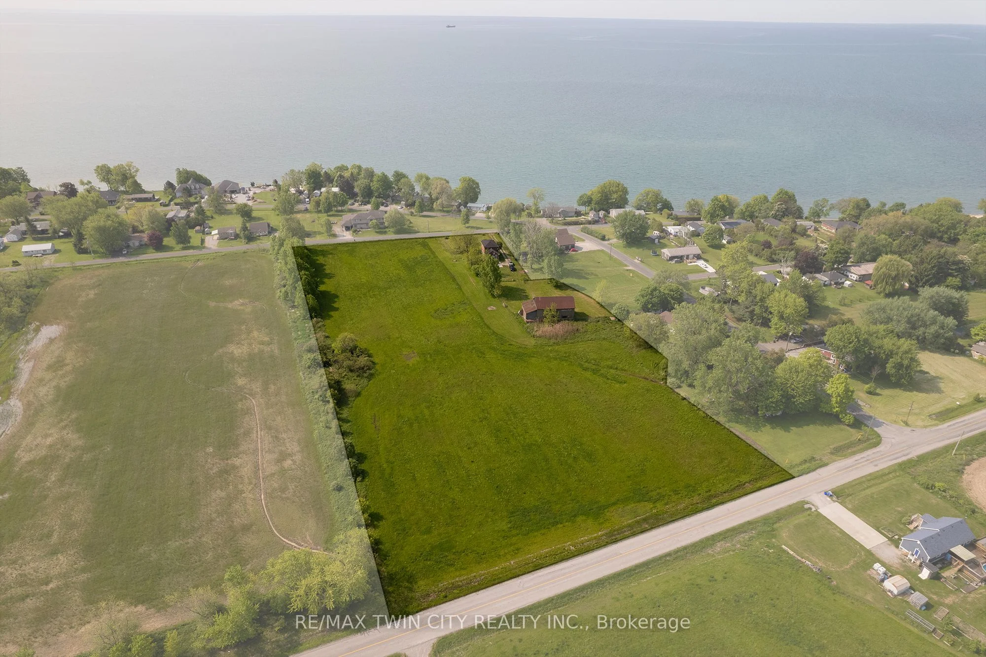 29 OLD LAKESHORE Road, Norfolk, ON N0A 1N3