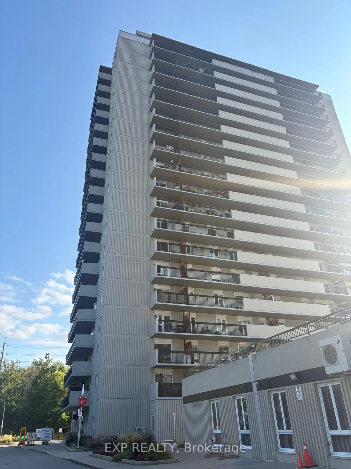 158 Mcarthur Avenue G3, Vanier and Kingsview Park, ON K1L 8E7