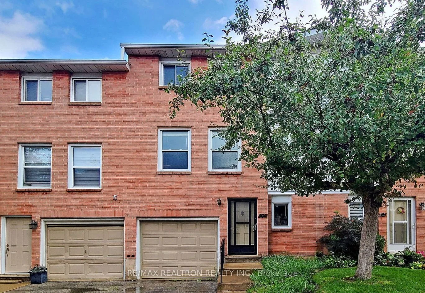 Condo Townhouse in Hamilton