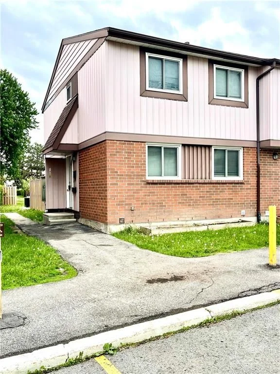 1906 BELMORE Lane 8, Blackburn Hamlet, ON K1B 4Z8