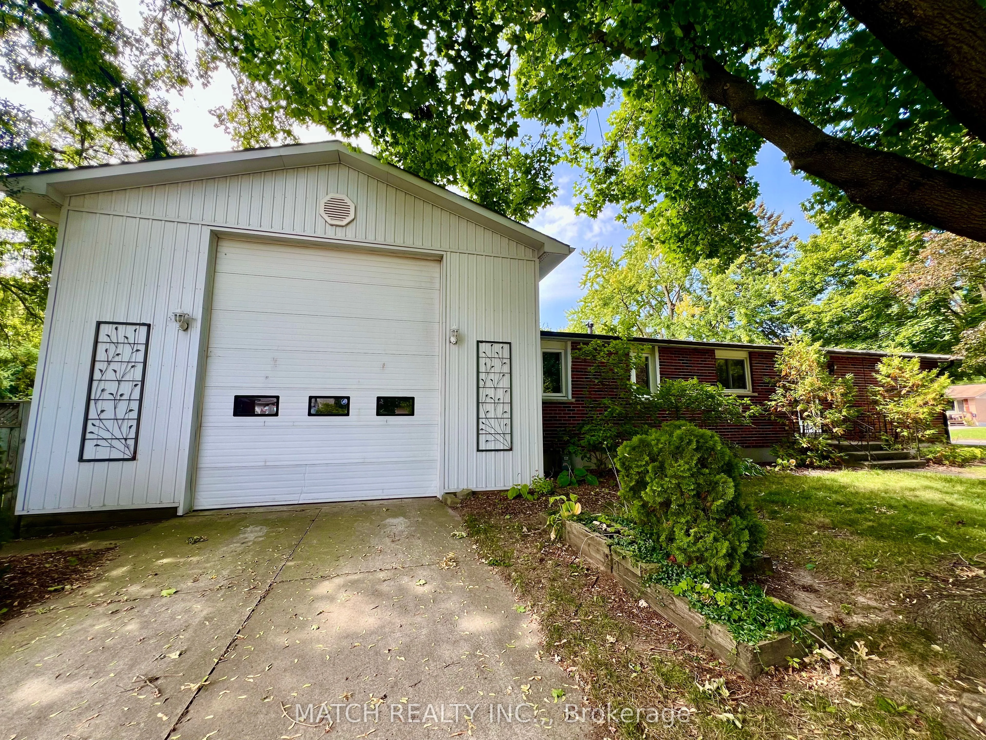 306 Laughton Crescent, Strathroy-Caradoc, ON N7G 1H7