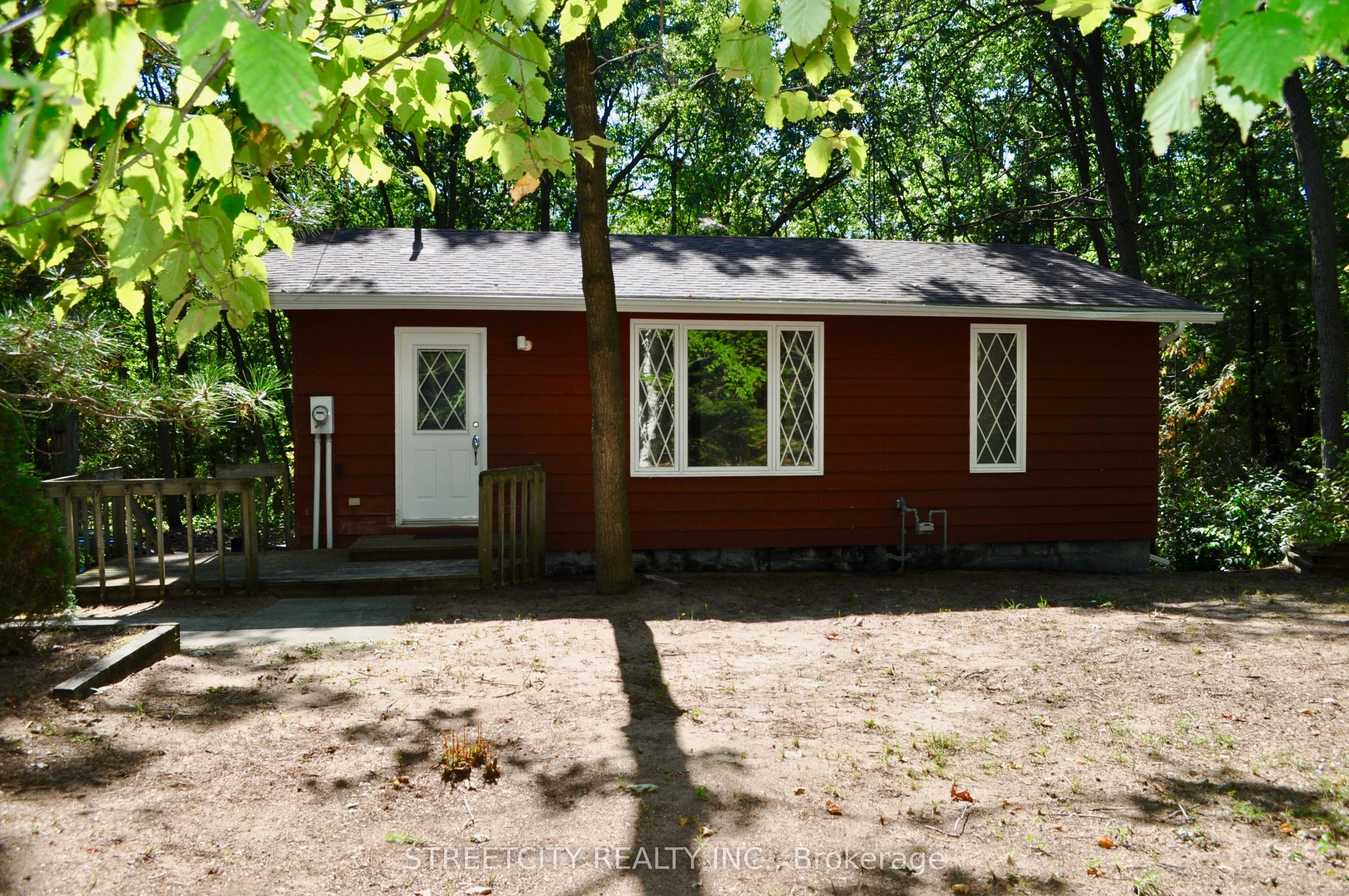 10271 Mary Avenue, Lambton Shores, ON N0M 1T0
