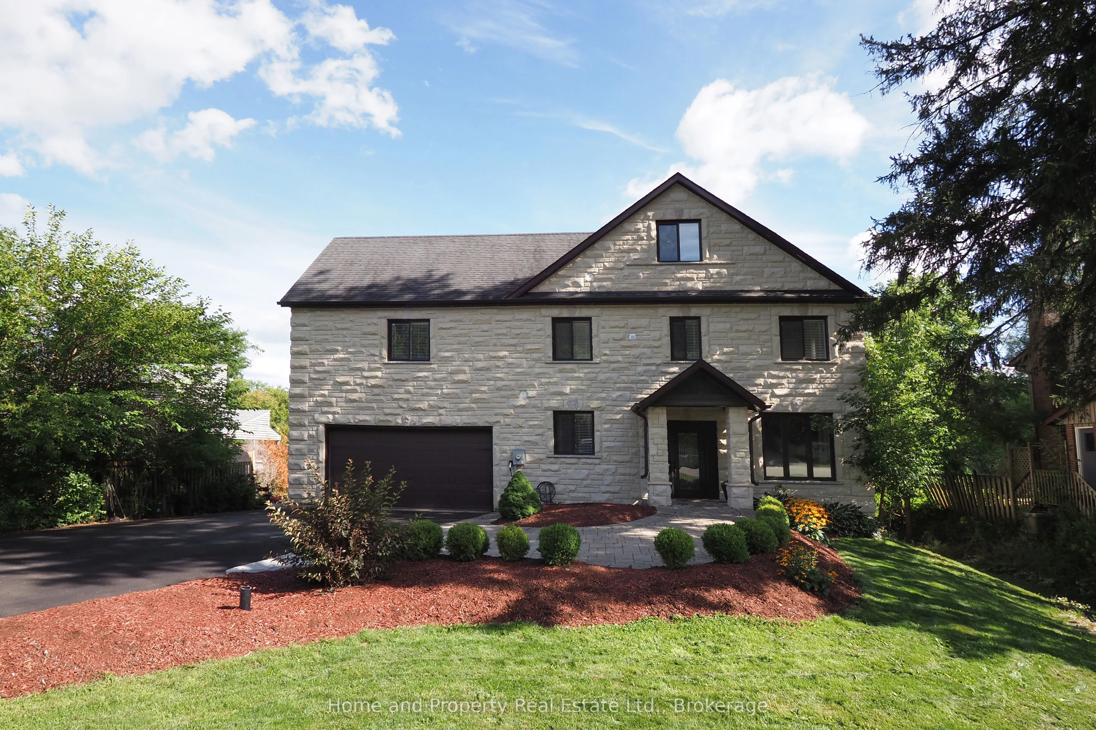 530 St Andrew Street E, Centre Wellington, On N1m 1r6