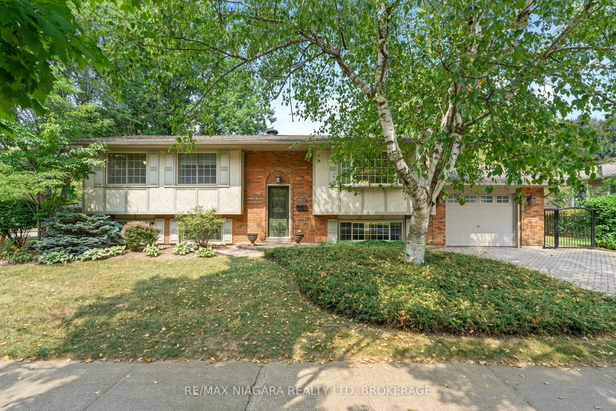 6841 Dellpark Drive, Niagara Falls, ON L2J 3G8