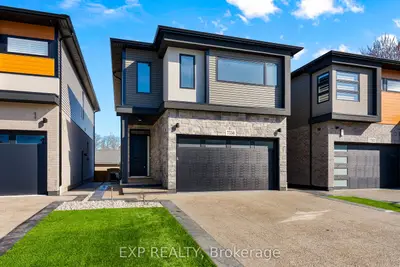 Detached in Niagara Falls