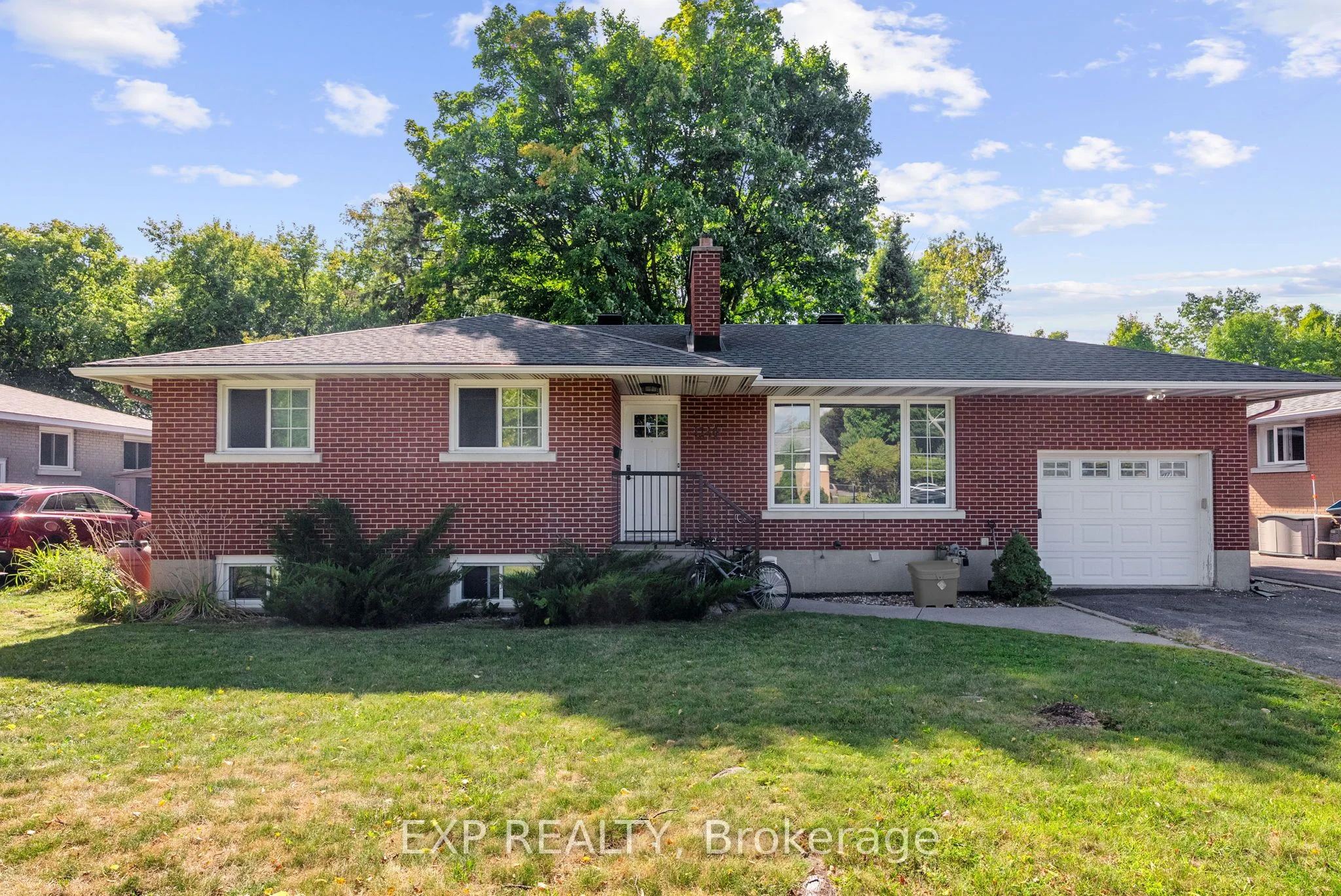 1240 Adirondack Drive B, Parkway Park - Queensway Terrace S and Area, ON K2C 2V3