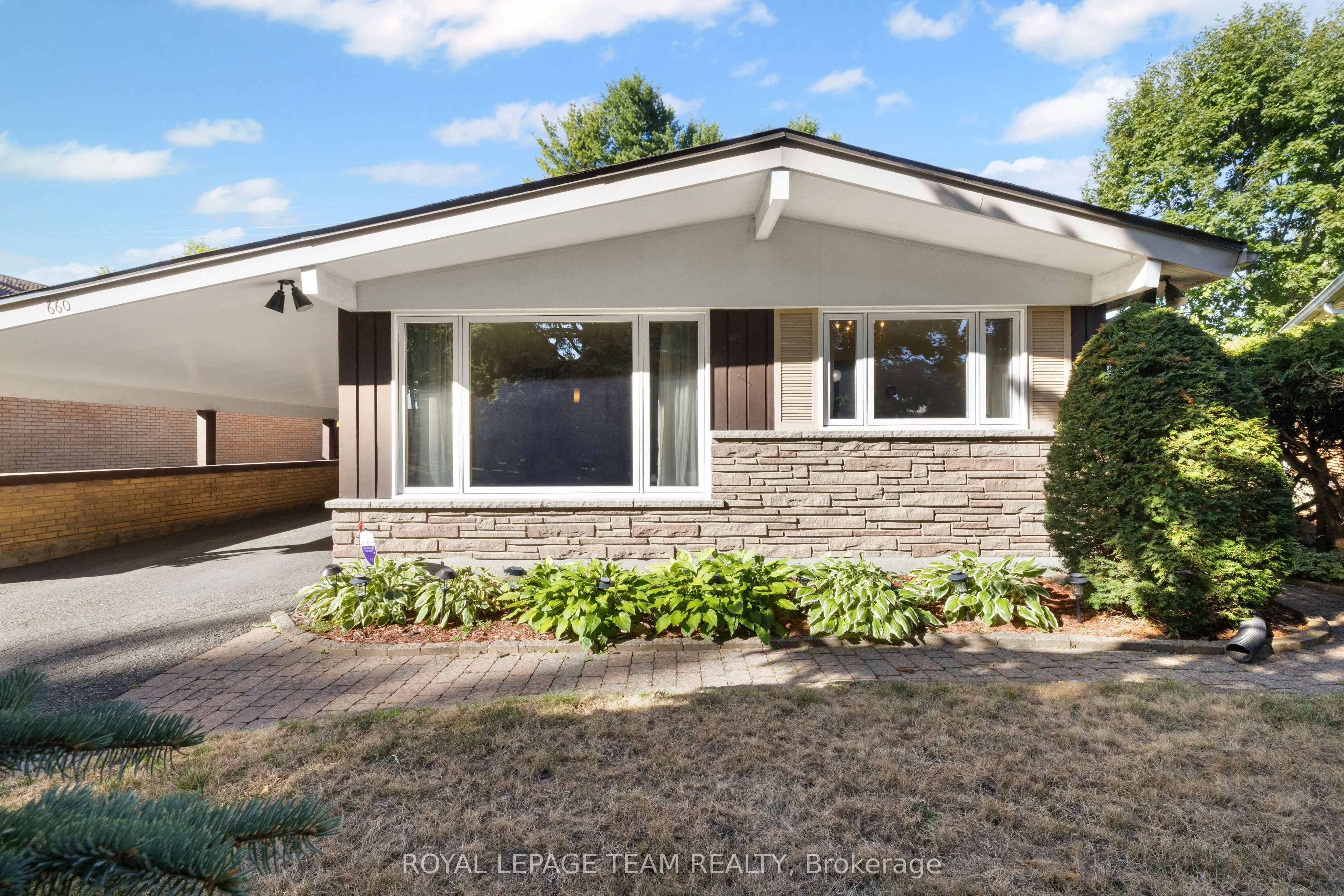 660 Sandra Avenue, Elmvale Acres and Area, ON K1G 2Z8