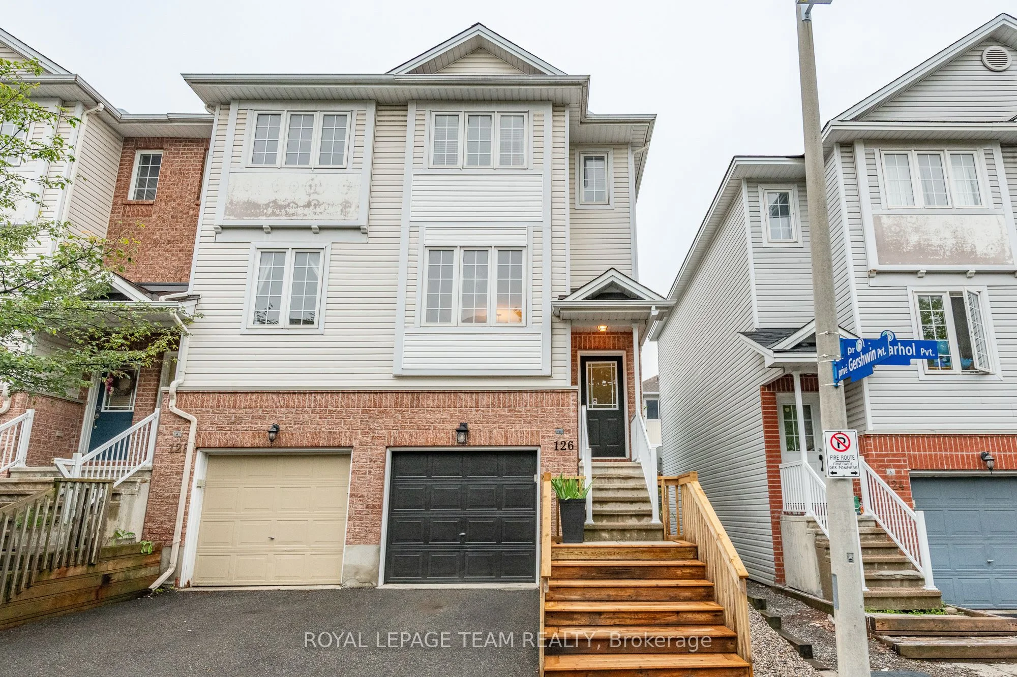 126 Wharhol Private, Bells Corners and South to Fallowfield, ON K2H 1G6