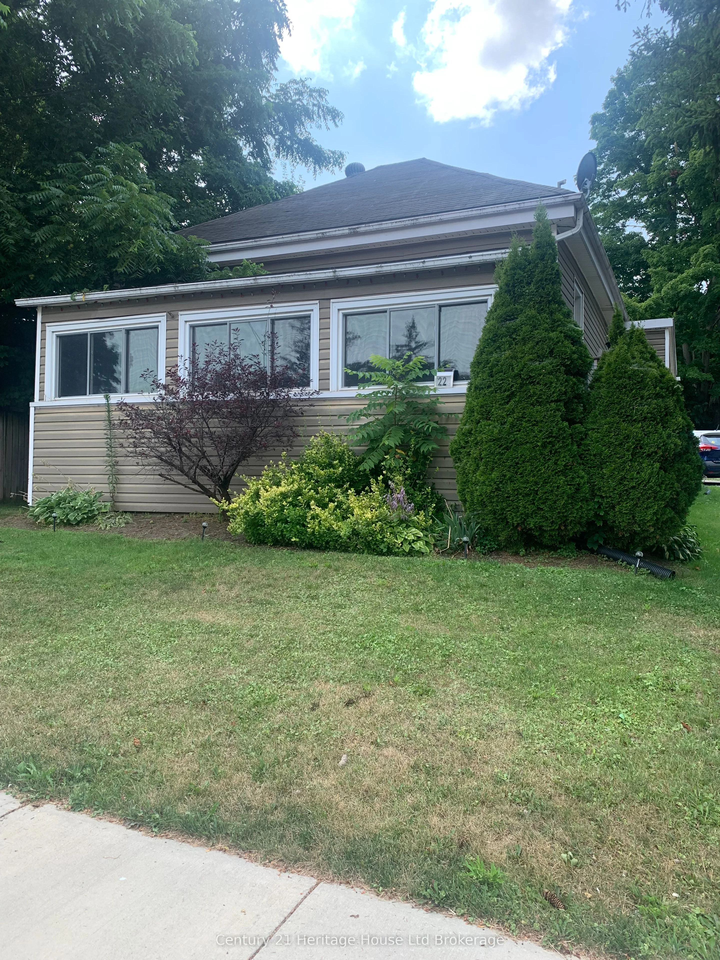 Detached in Woodstock