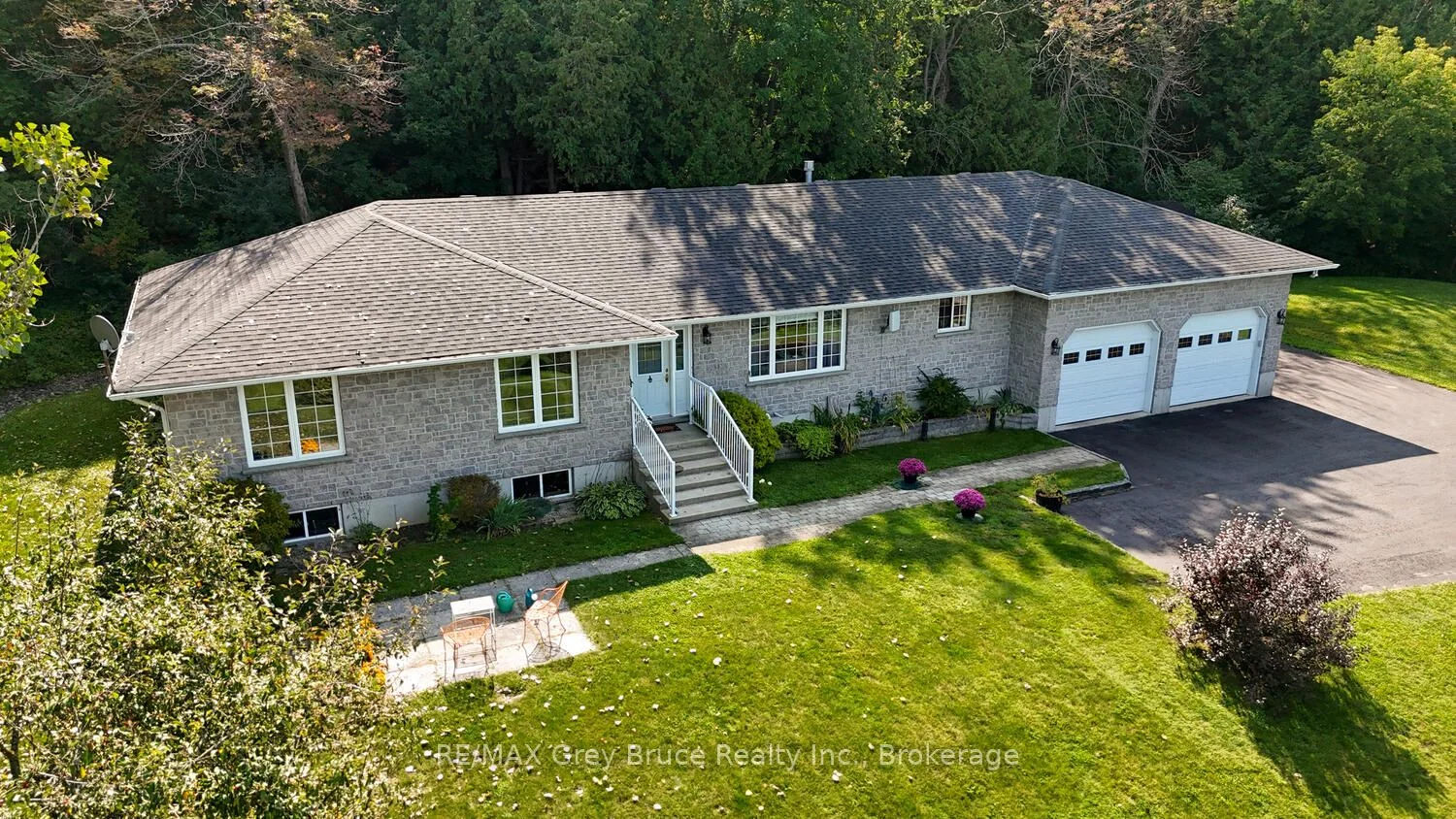 Detached in Georgian Bluffs