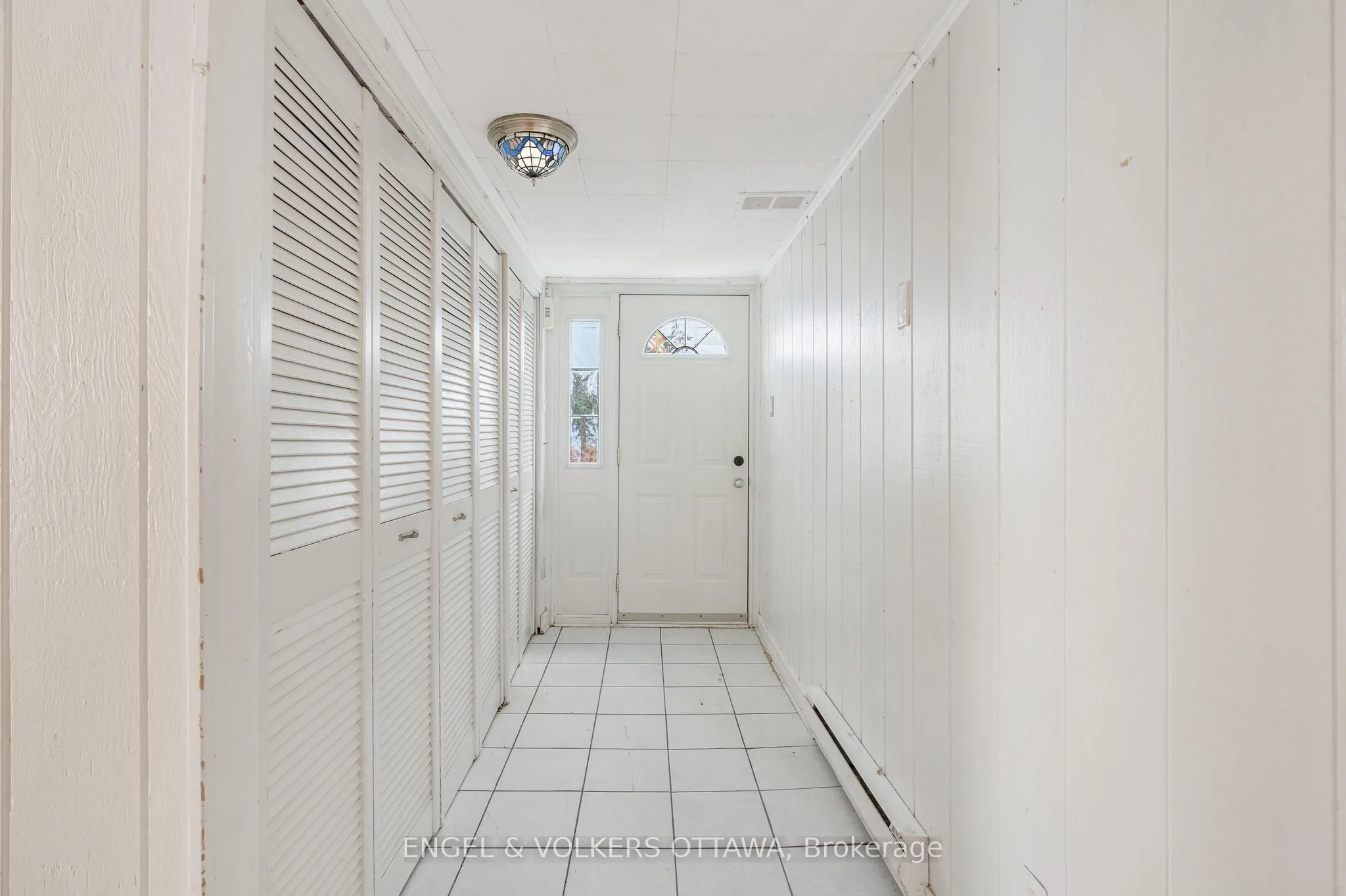 467 Edgeworth Avenue, Woodroffe, ON K2B 5L2