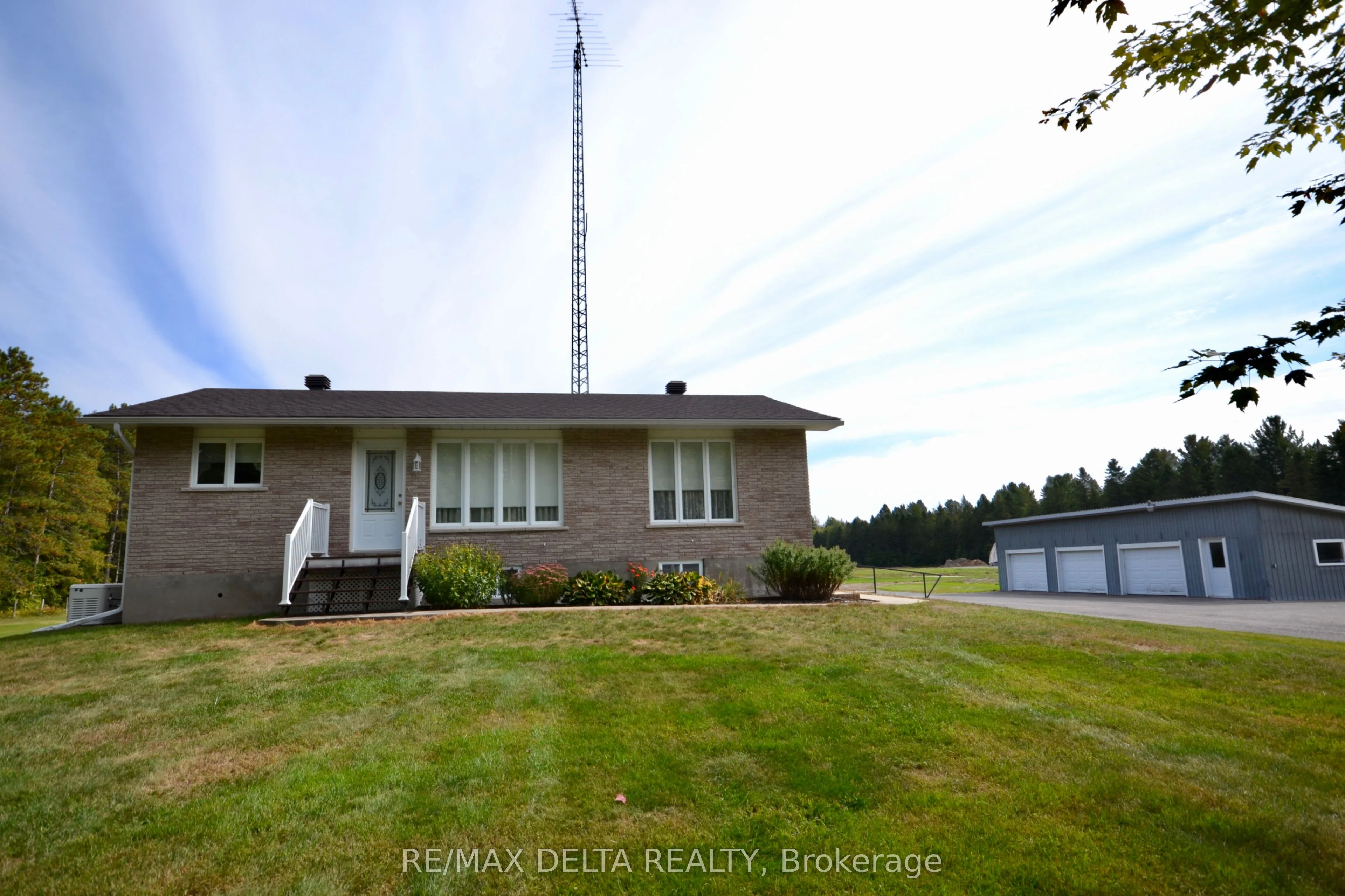 4725 Champlain Street, Clarence-Rockland, ON K0A 1E0