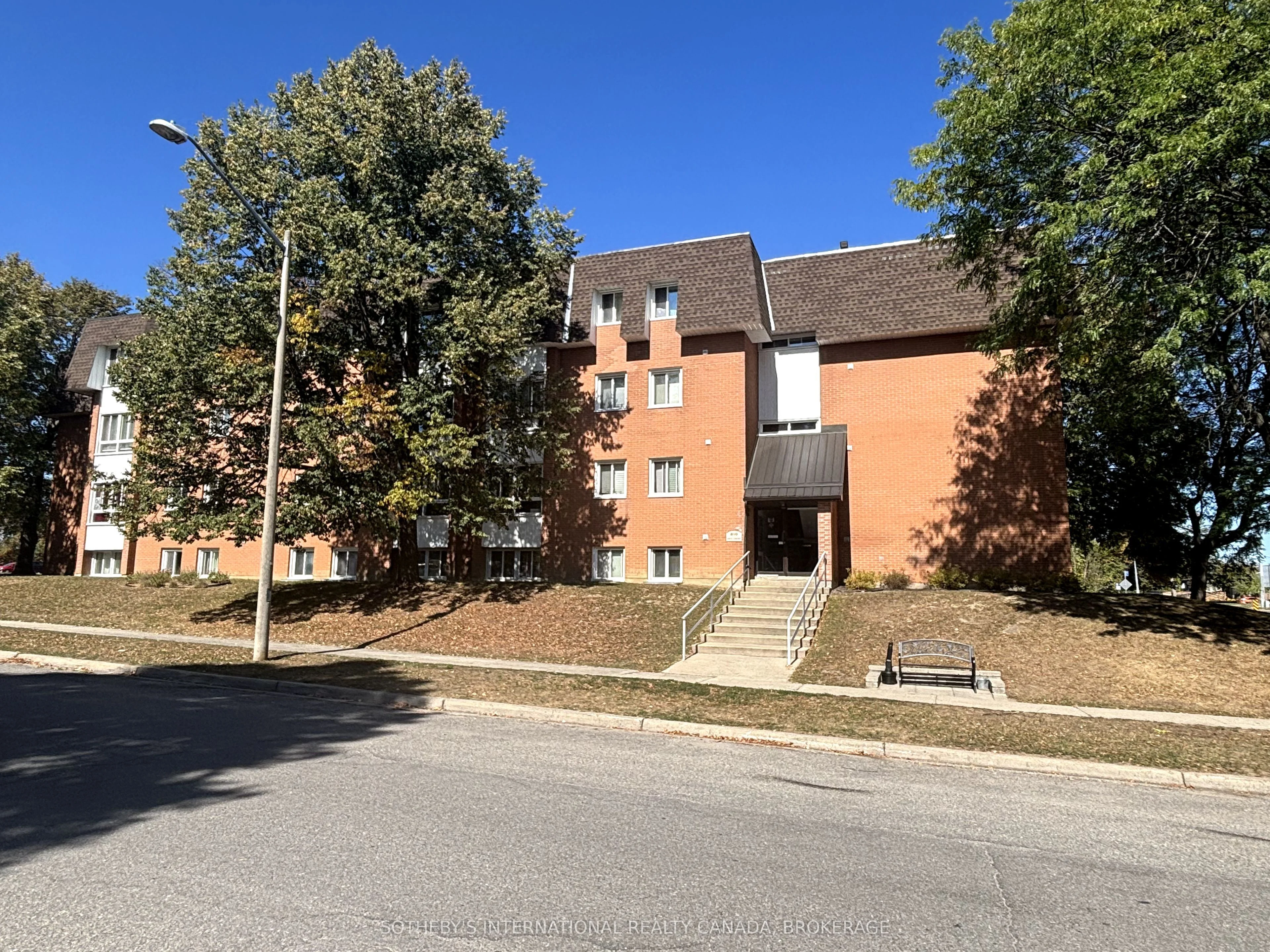 810 Kyle Court 106, Brockville, ON K6V 6H6