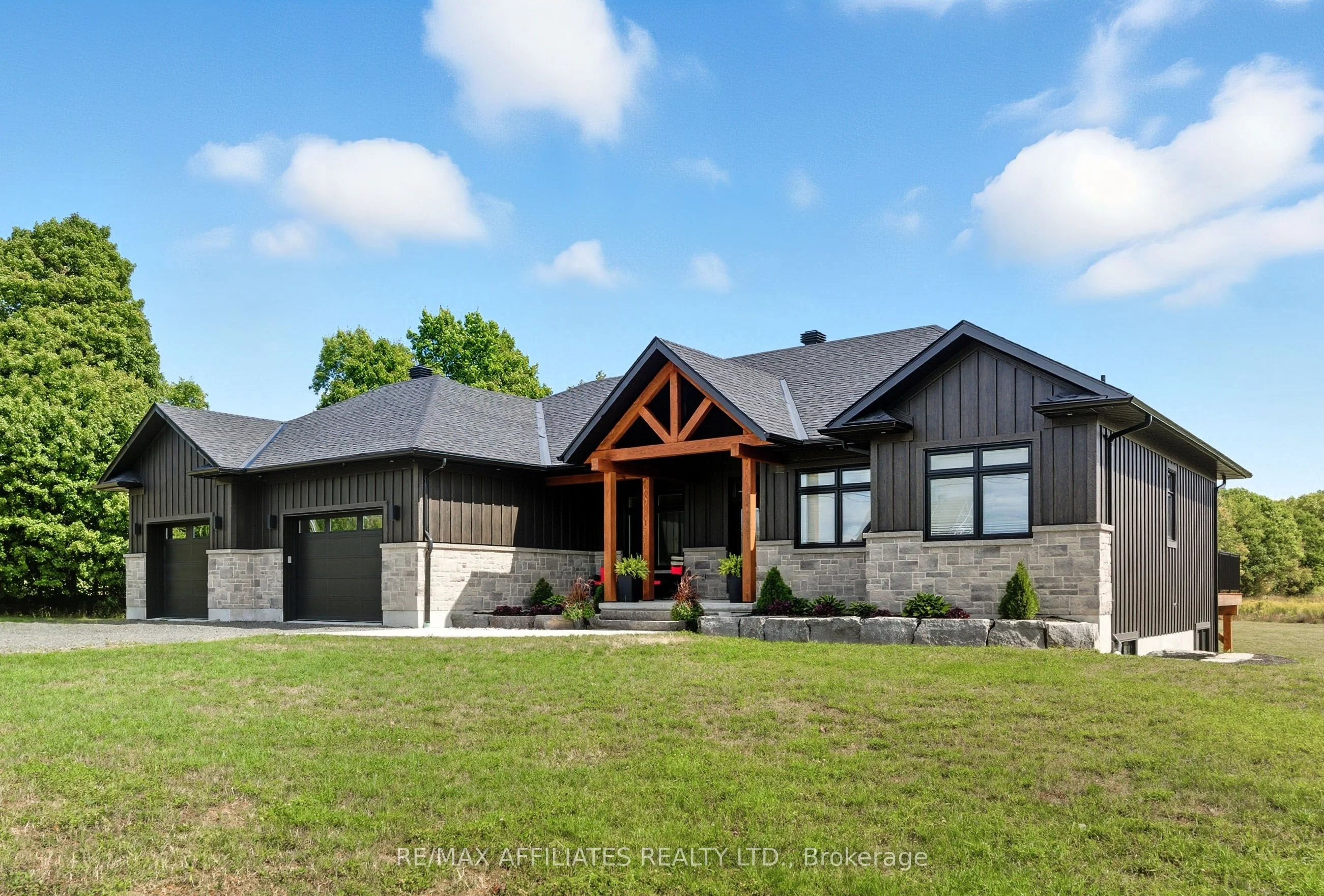 61 Old Kingston Road, Rideau Lakes, On K0g 1l0