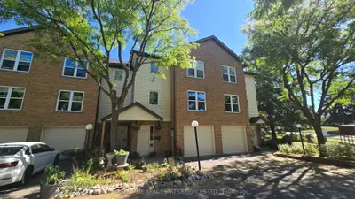 Condo Townhouse in Peterborough