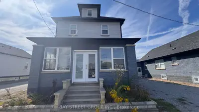 Detached in Niagara Falls