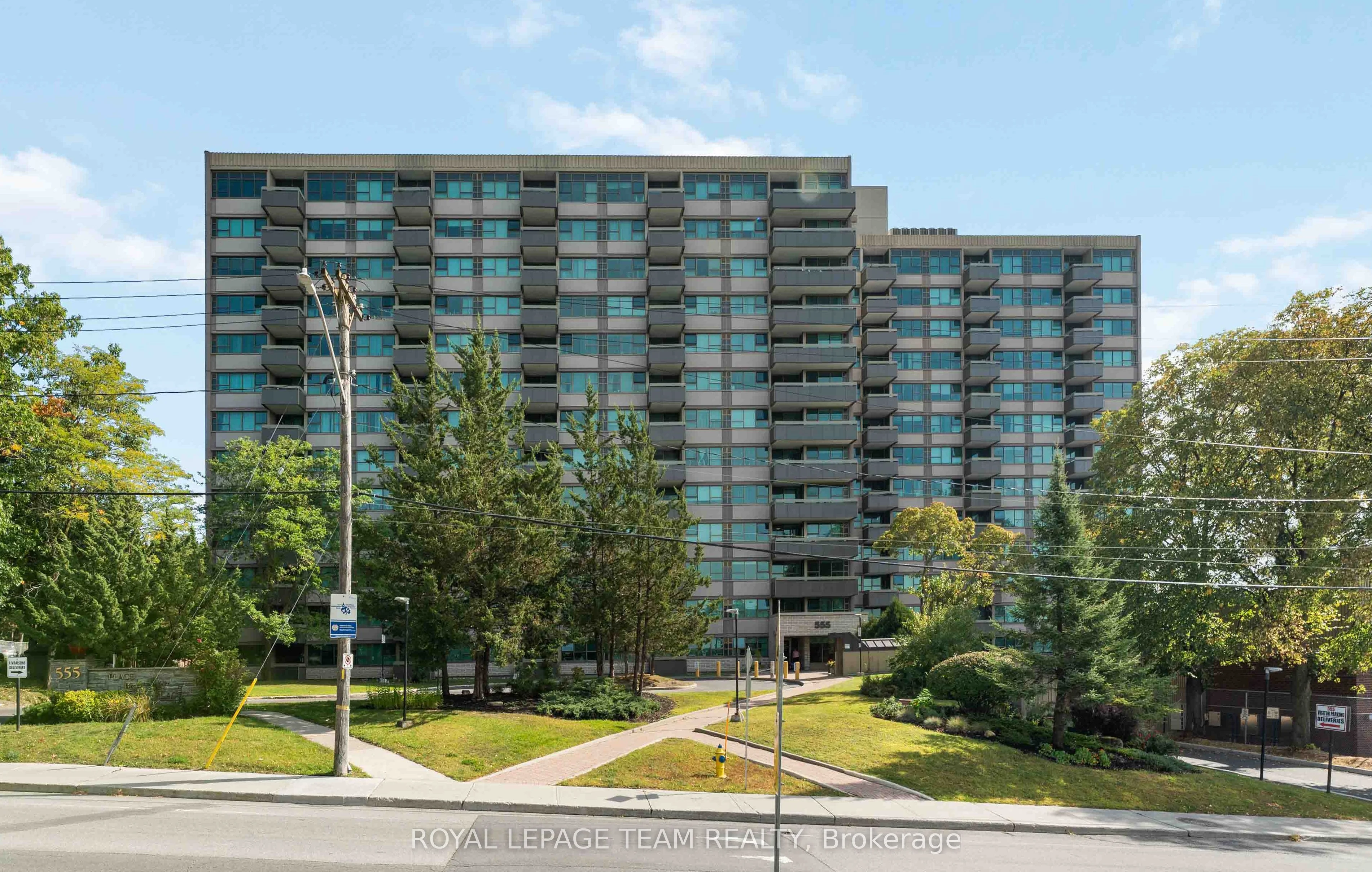 555 Brittany Drive 304, Manor Park - Cardinal Glen and Area, ON K1K 4C5