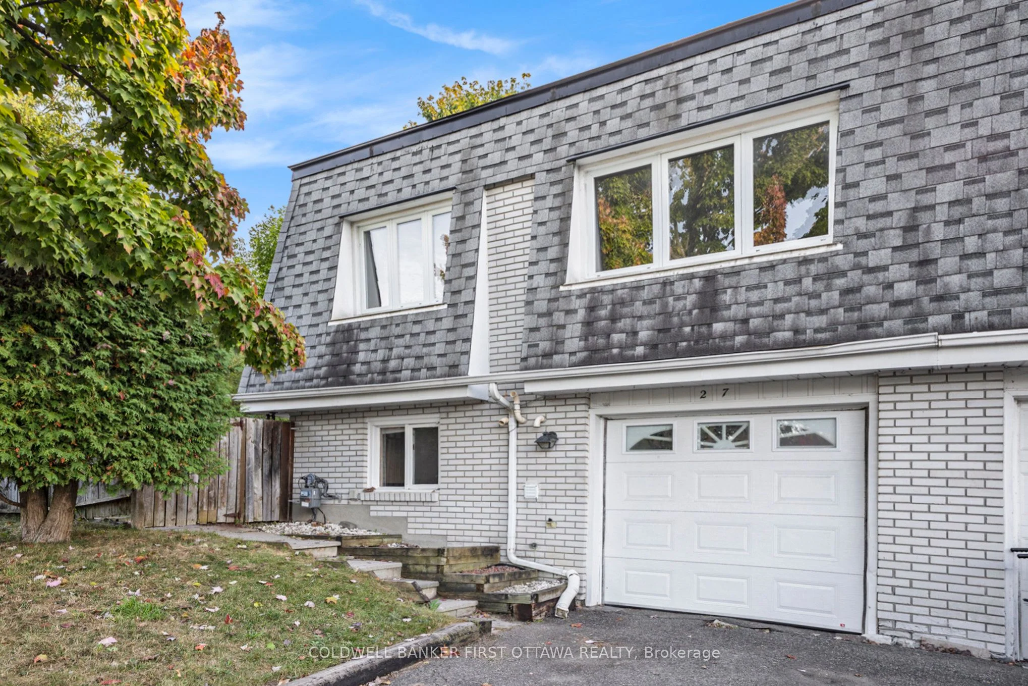 27 Ariel Court, Bells Corners and South to Fallowfield, ON K2H 8J1